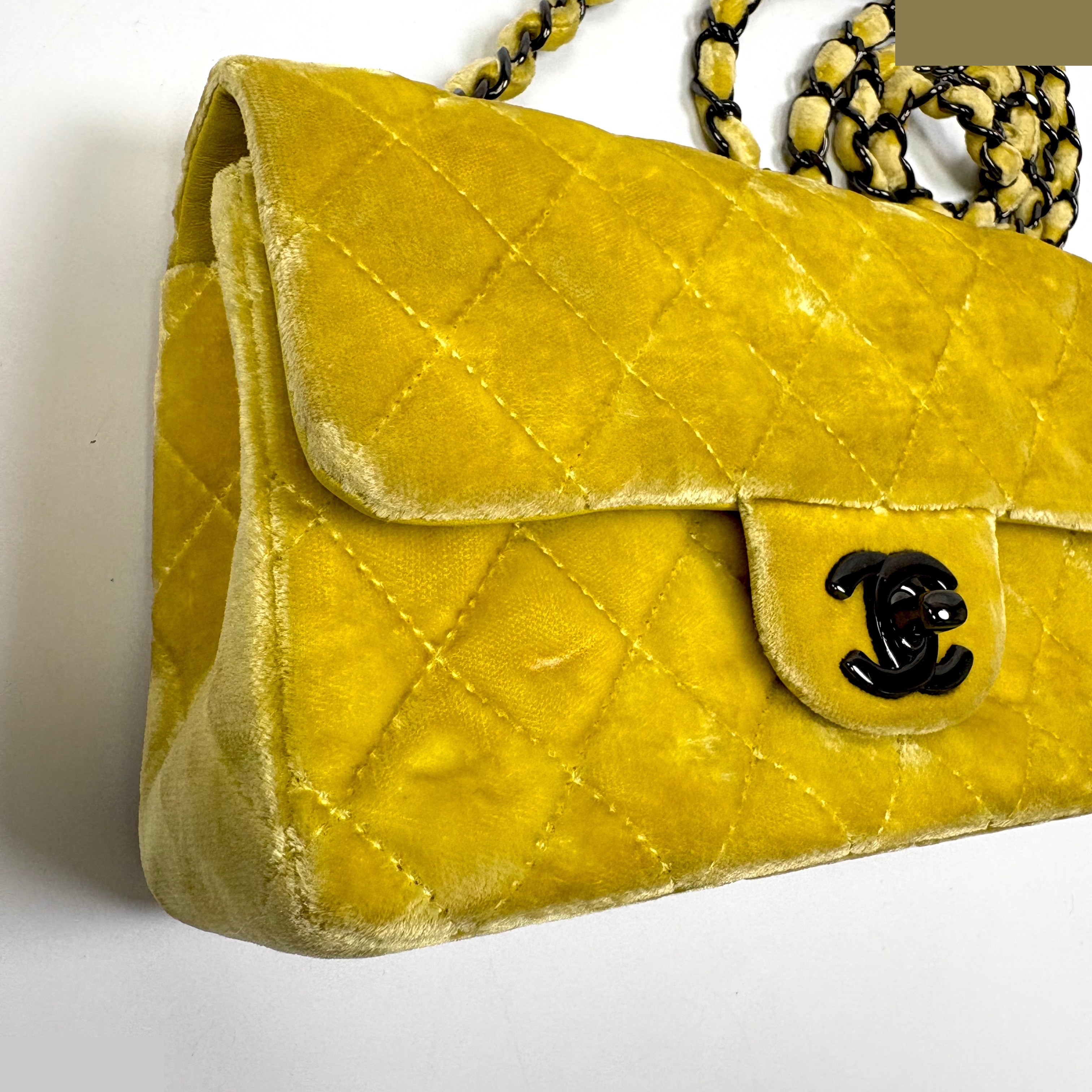 Matelassé Velour (Bag) - Shoulder Bag — view 4