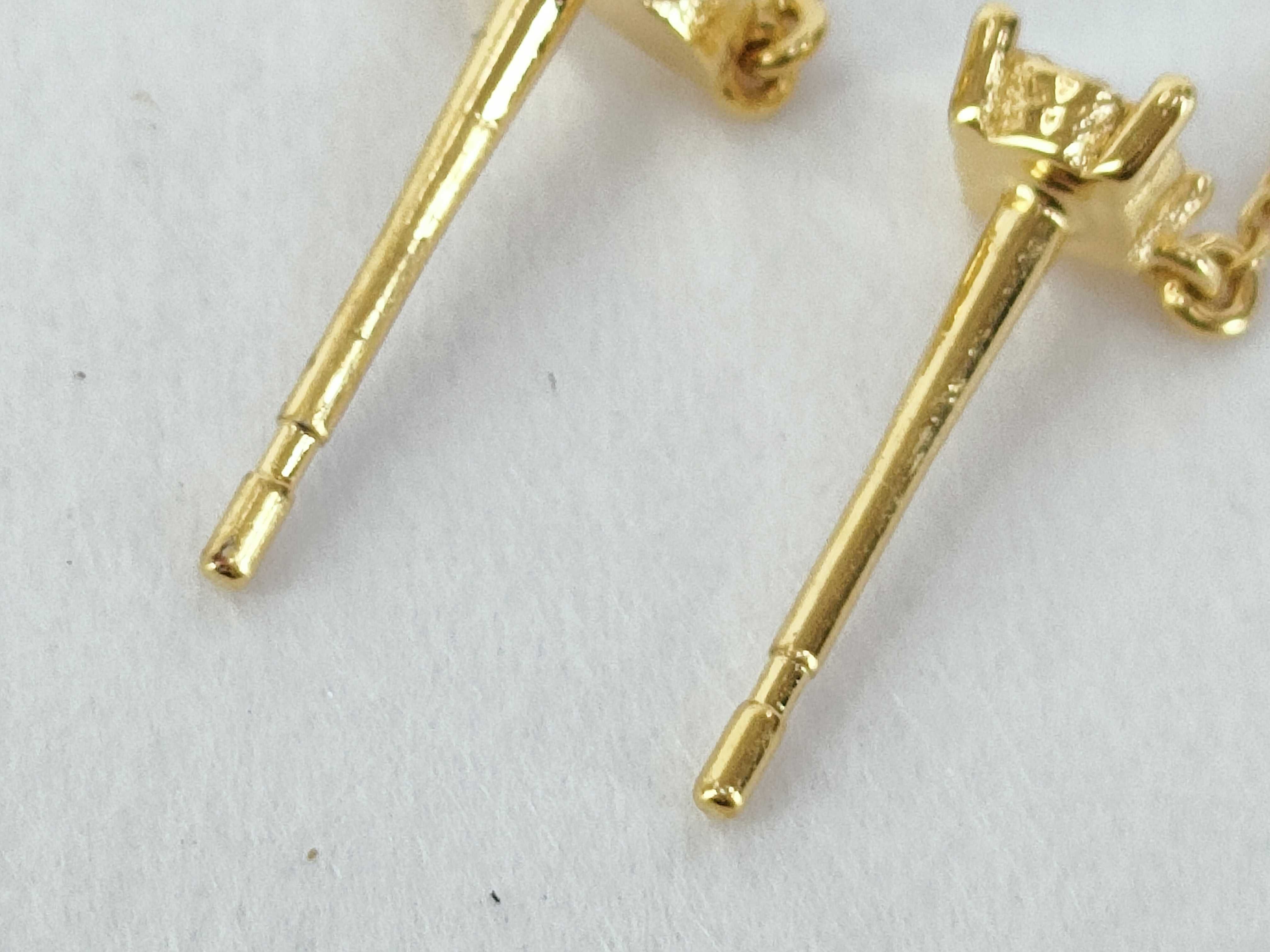 M00390 Petit Louis Earrings Gold Earrings — view 3