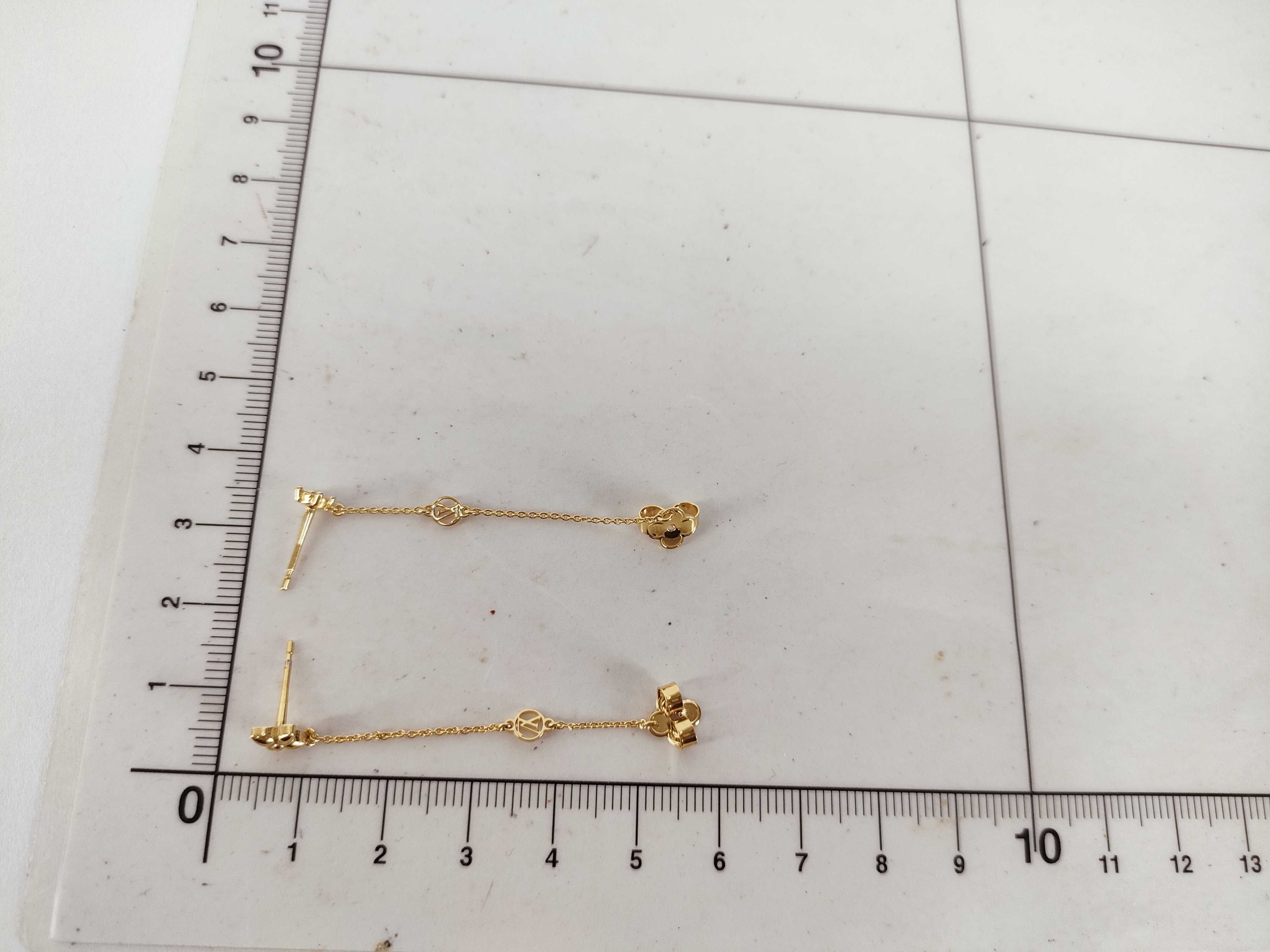 M00390 Petit Louis Earrings Gold Earrings — view 9