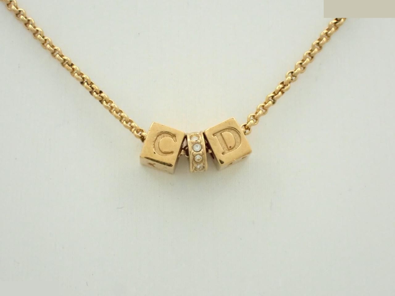 Necklace, chain approximately 43 cm