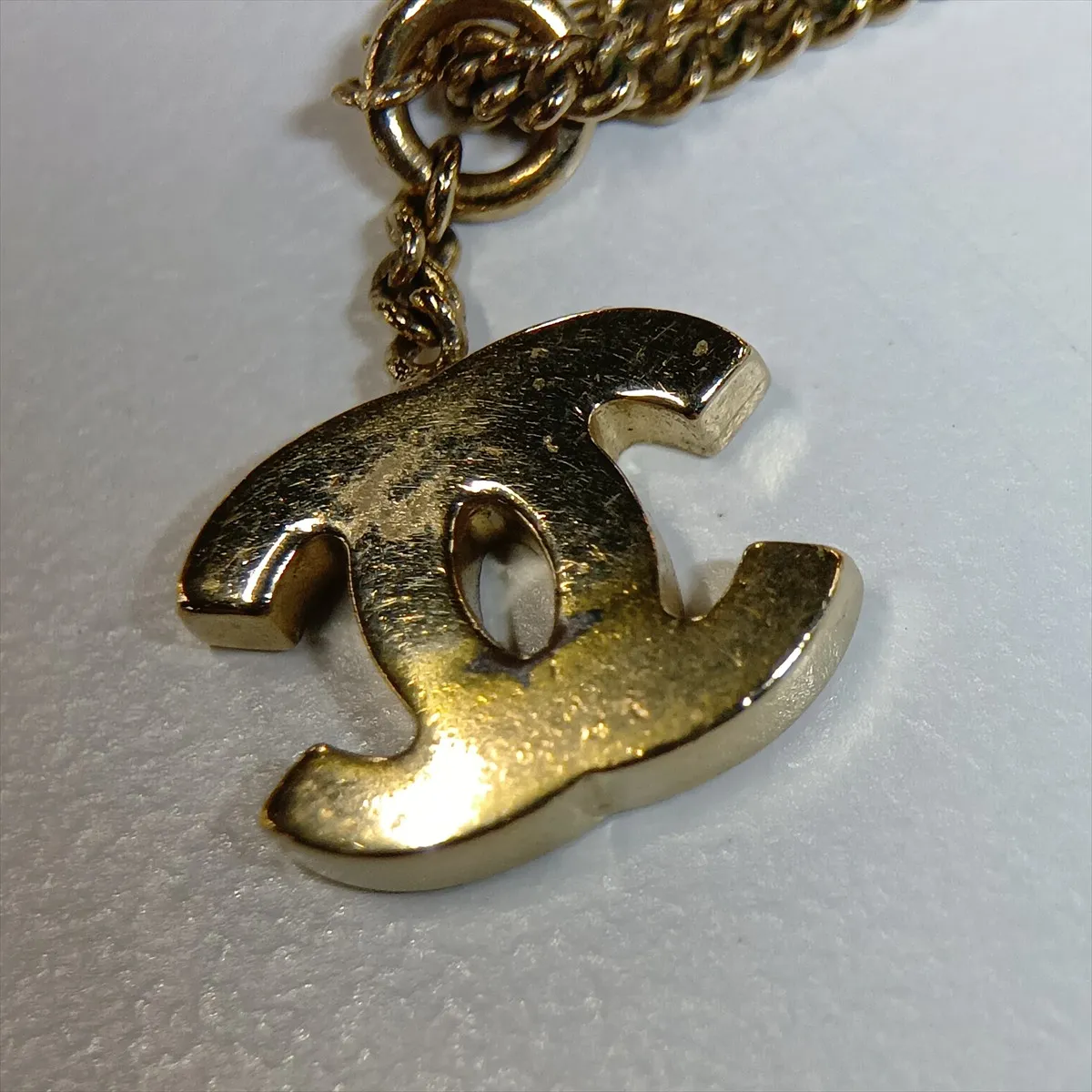 Coco Mark Lip 04A Necklace Resin x GP x Rhinestone Gold — view 6