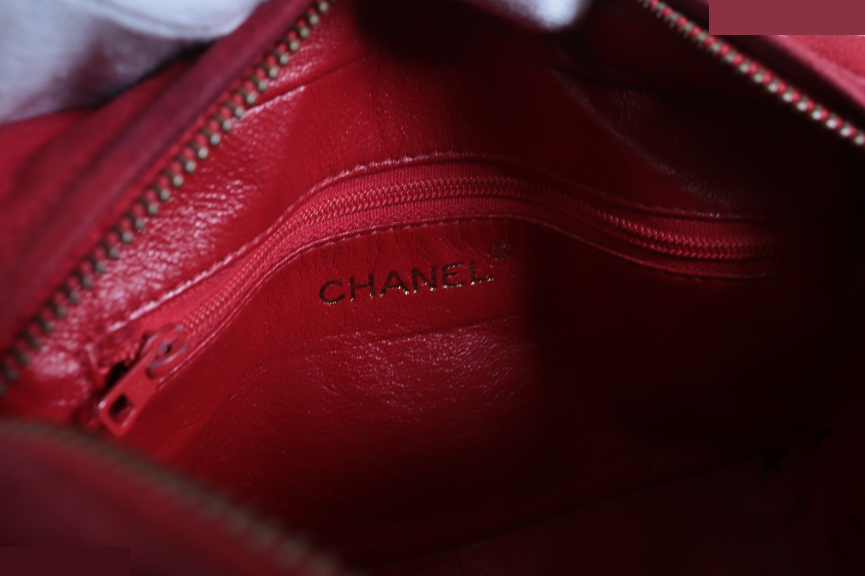 Fringe suede bejeweled chain shoulder bag, red — view 7
