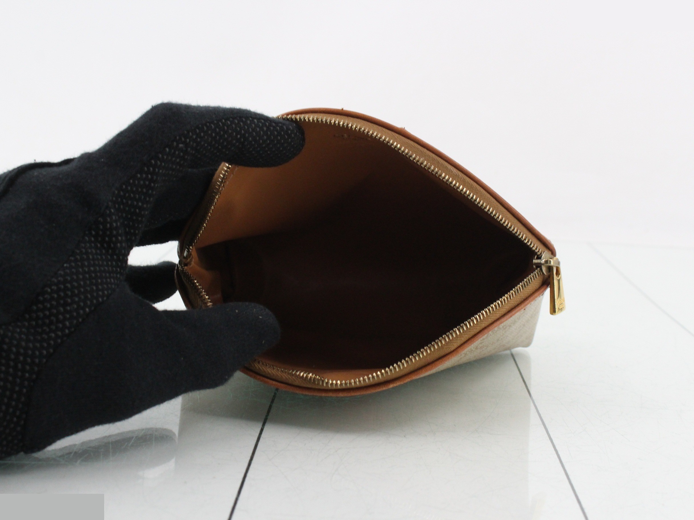 pouch — view 4