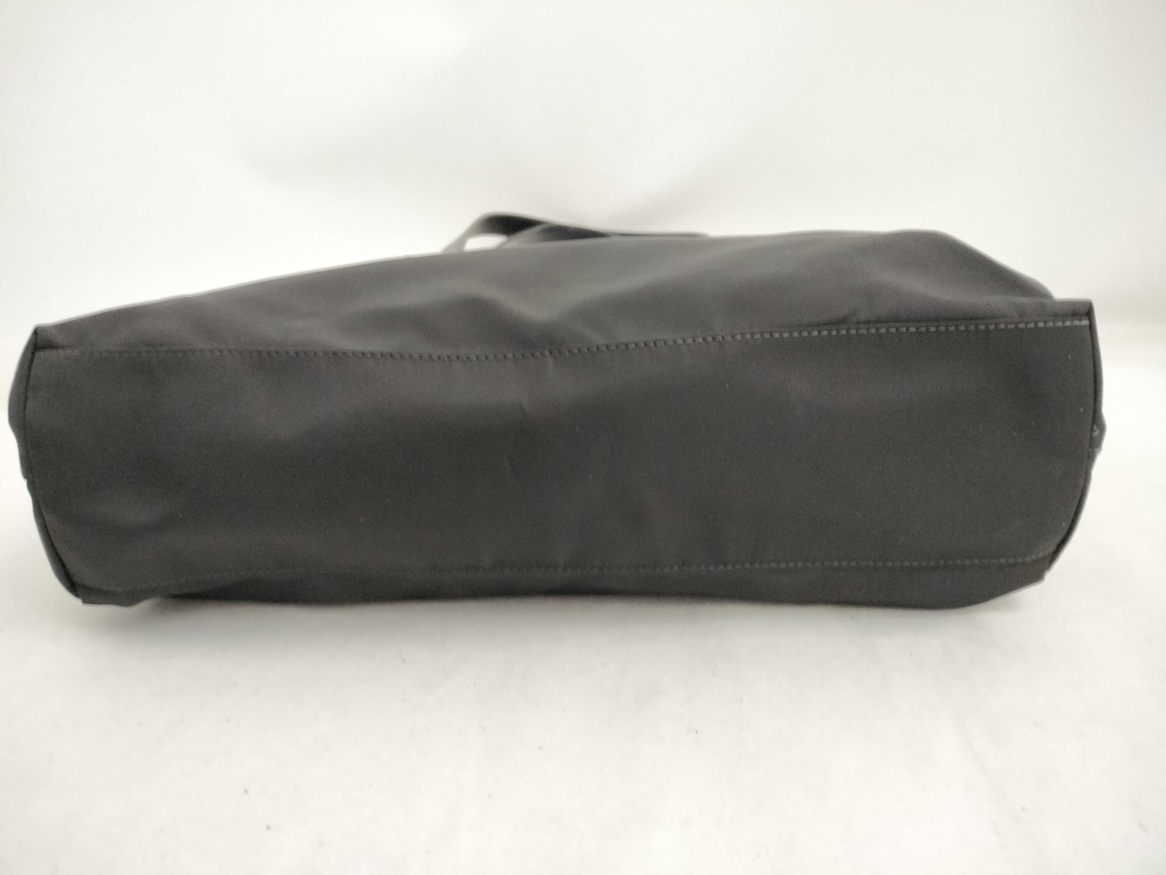 nylon tote bag, black. — view 7