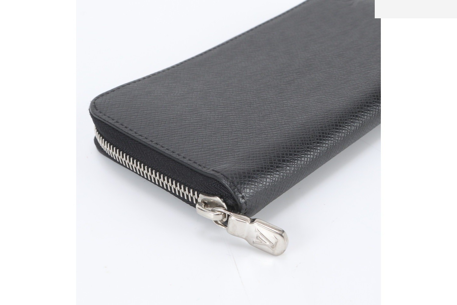 RFID-enabled Taiga Zippy Wallet Vertical M30503 Leather — view 5