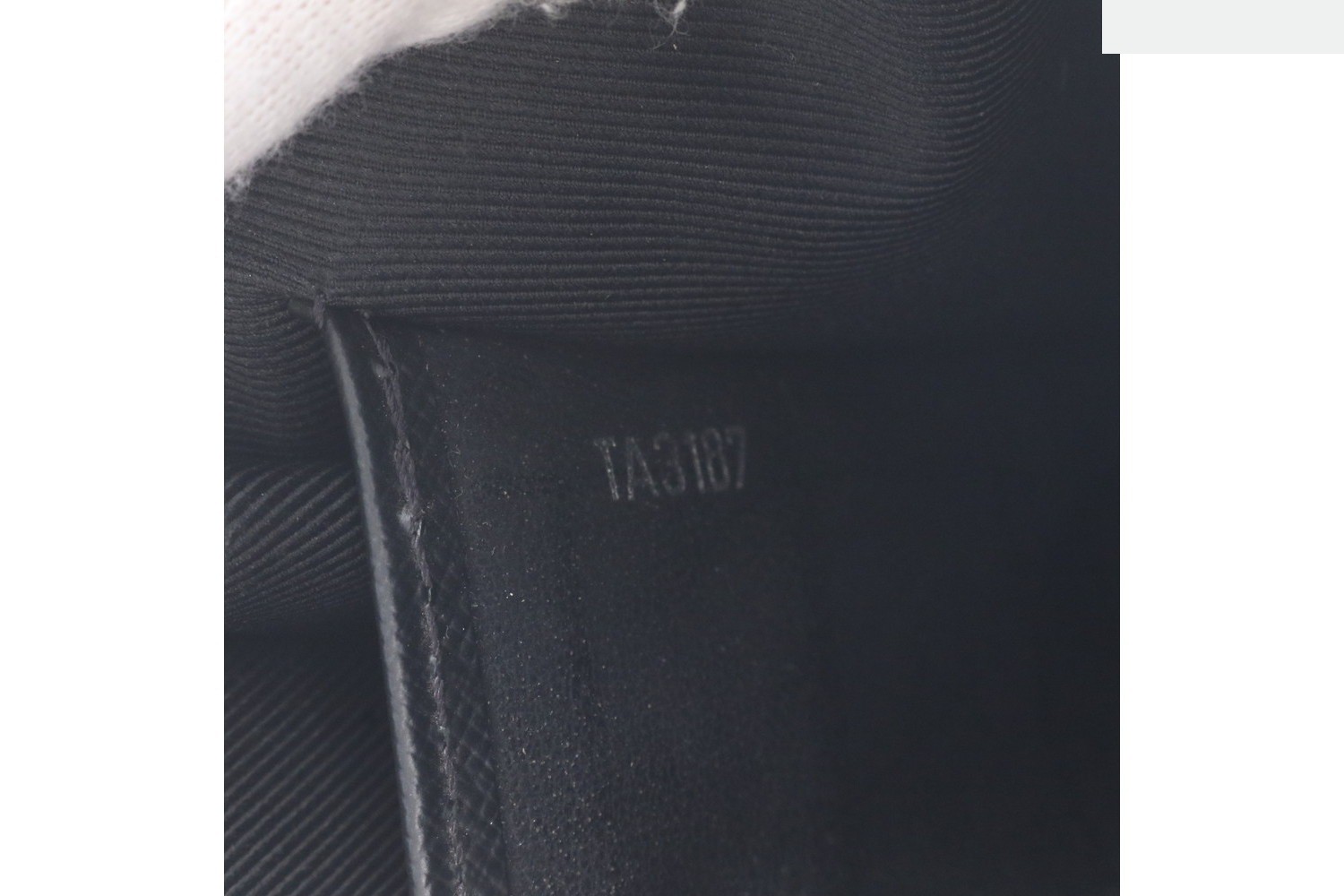Damier Graphite Pochette Voyage MM LV League N64442 — view 8