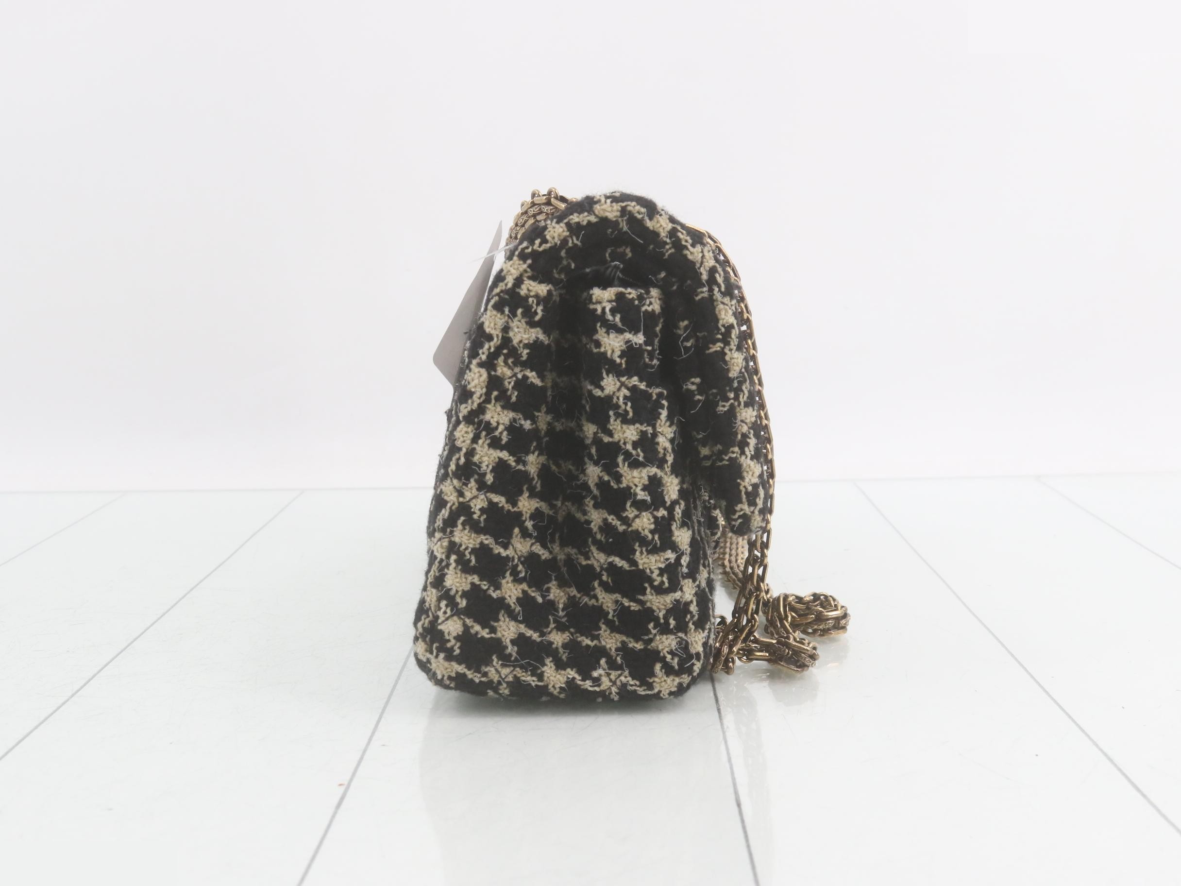 Tweed 2.55 Chain Shoulder Bag — view 4