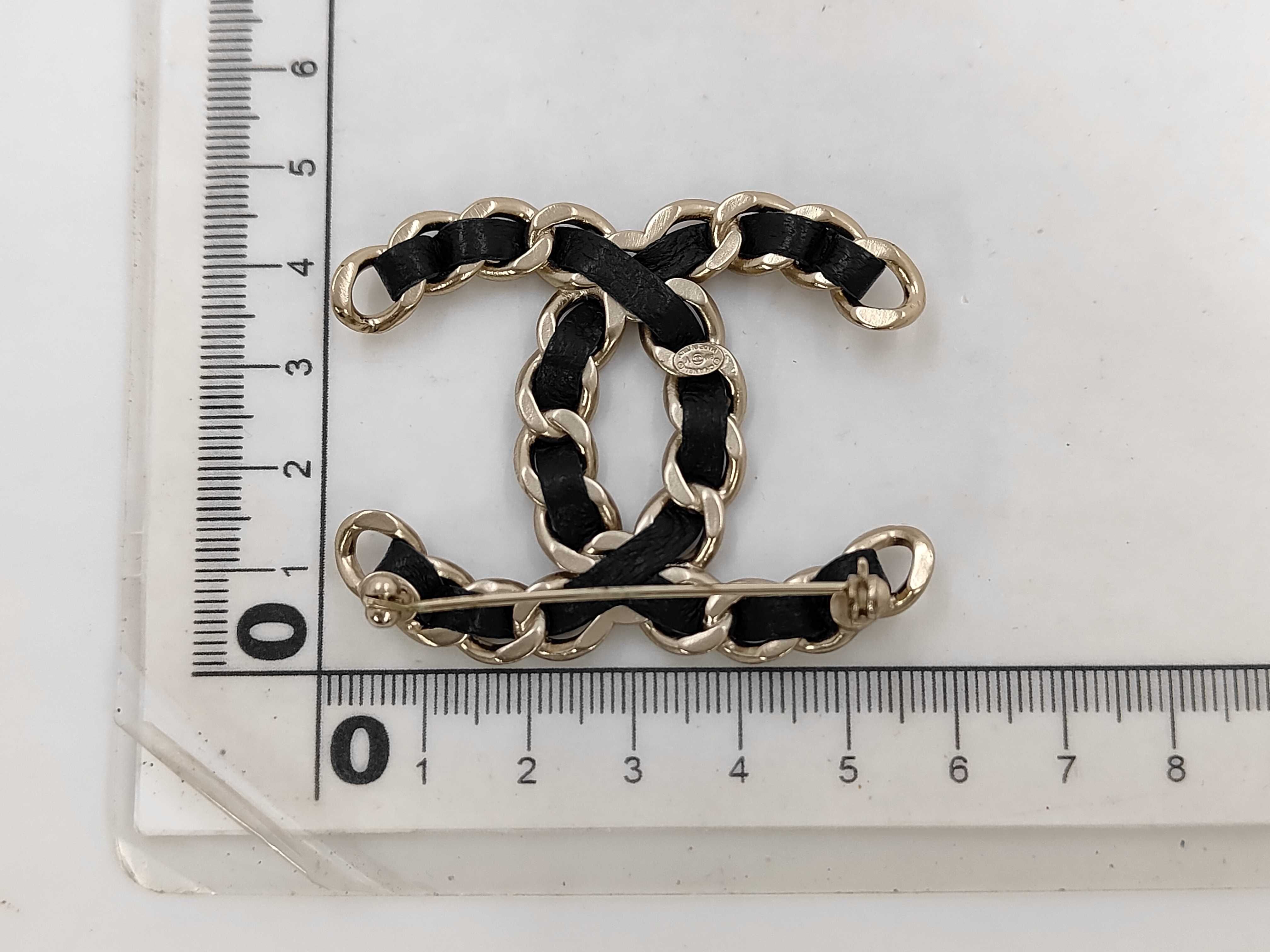 Coco Mark Leather B19 V Brooch — view 5
