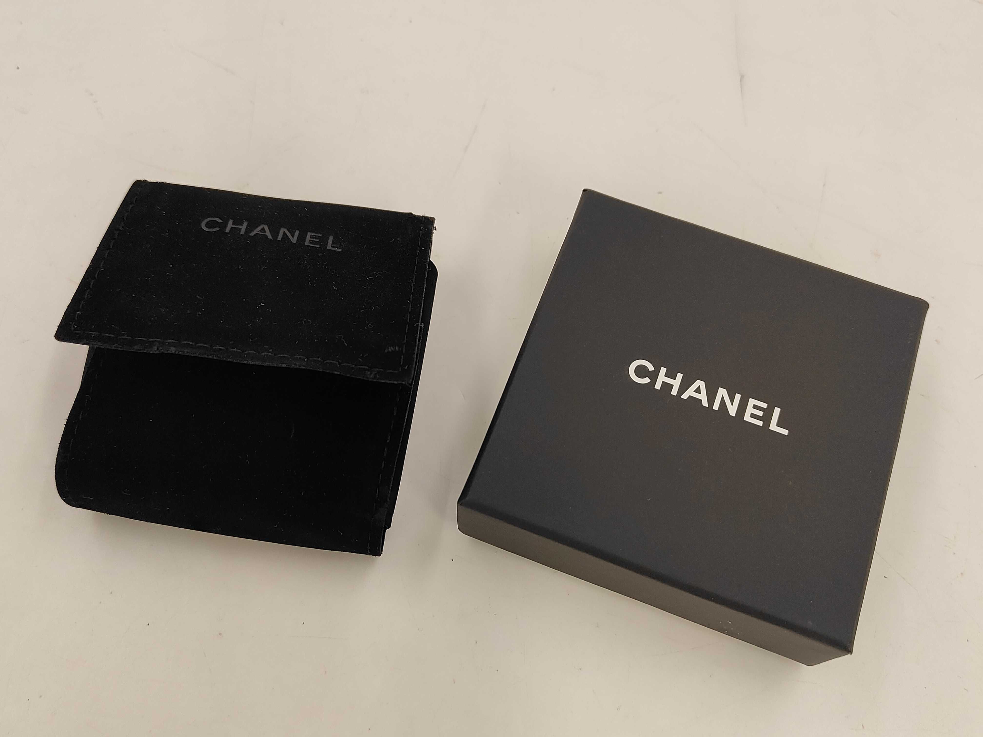 Coco Mark Leather B19 V Brooch — view 7