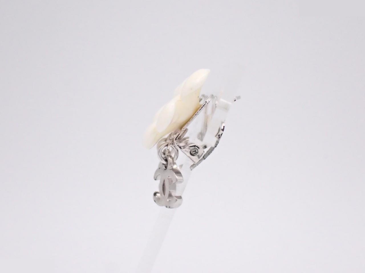 Vintage Classic (Precious Metal) Earrings 05P — view 3