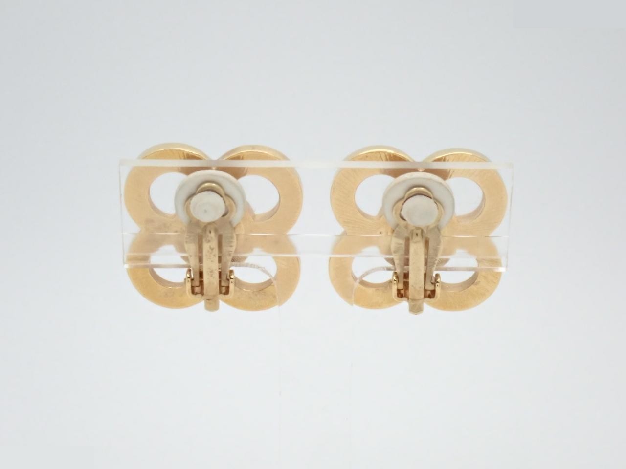 Logo, flower motif, faux pearls — view 2