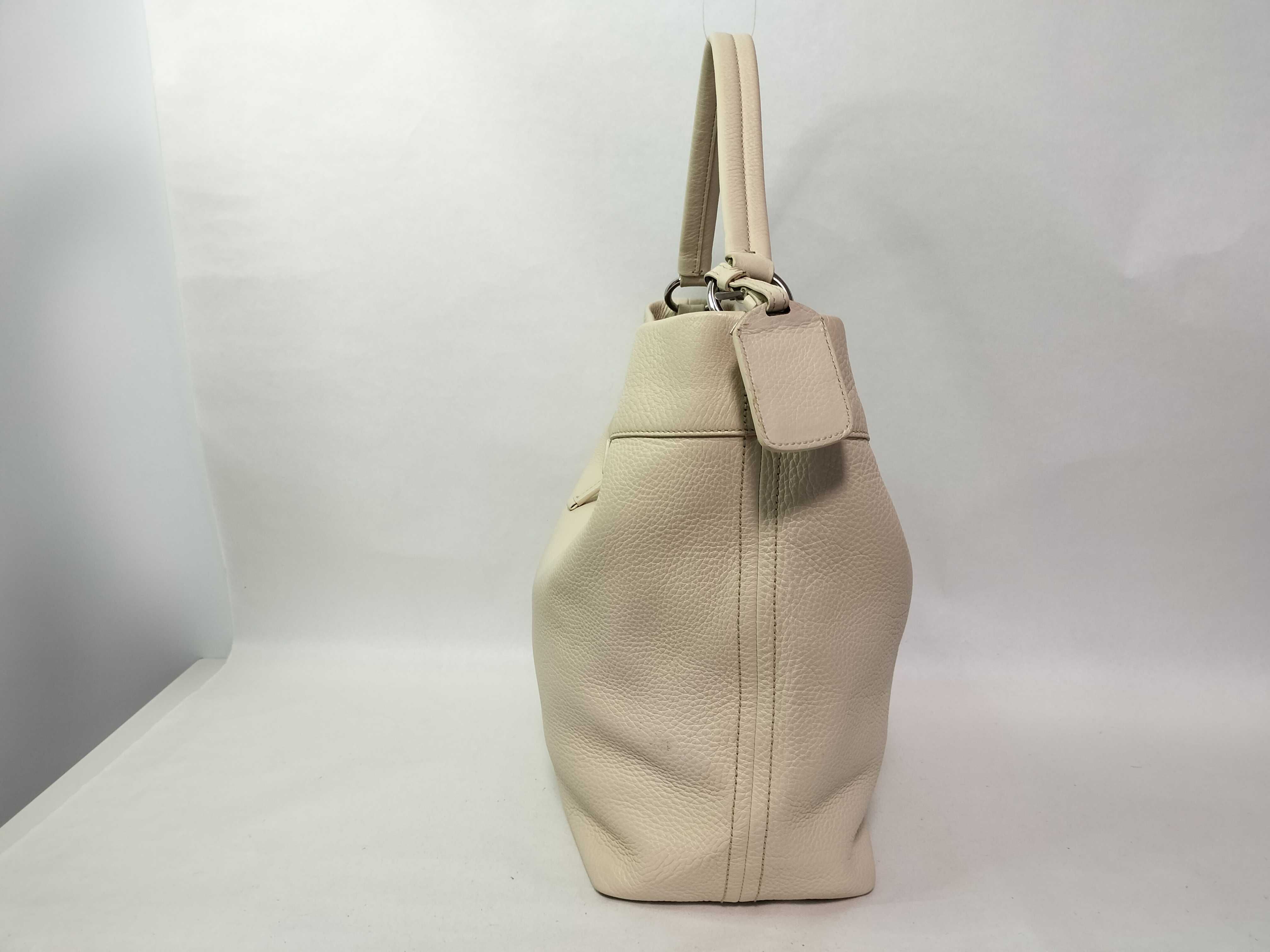 BR2248 Leather One-Shoulder Bag, Ivory, with Guarantee Card, Name Tag, and Dust Bag. — view 4