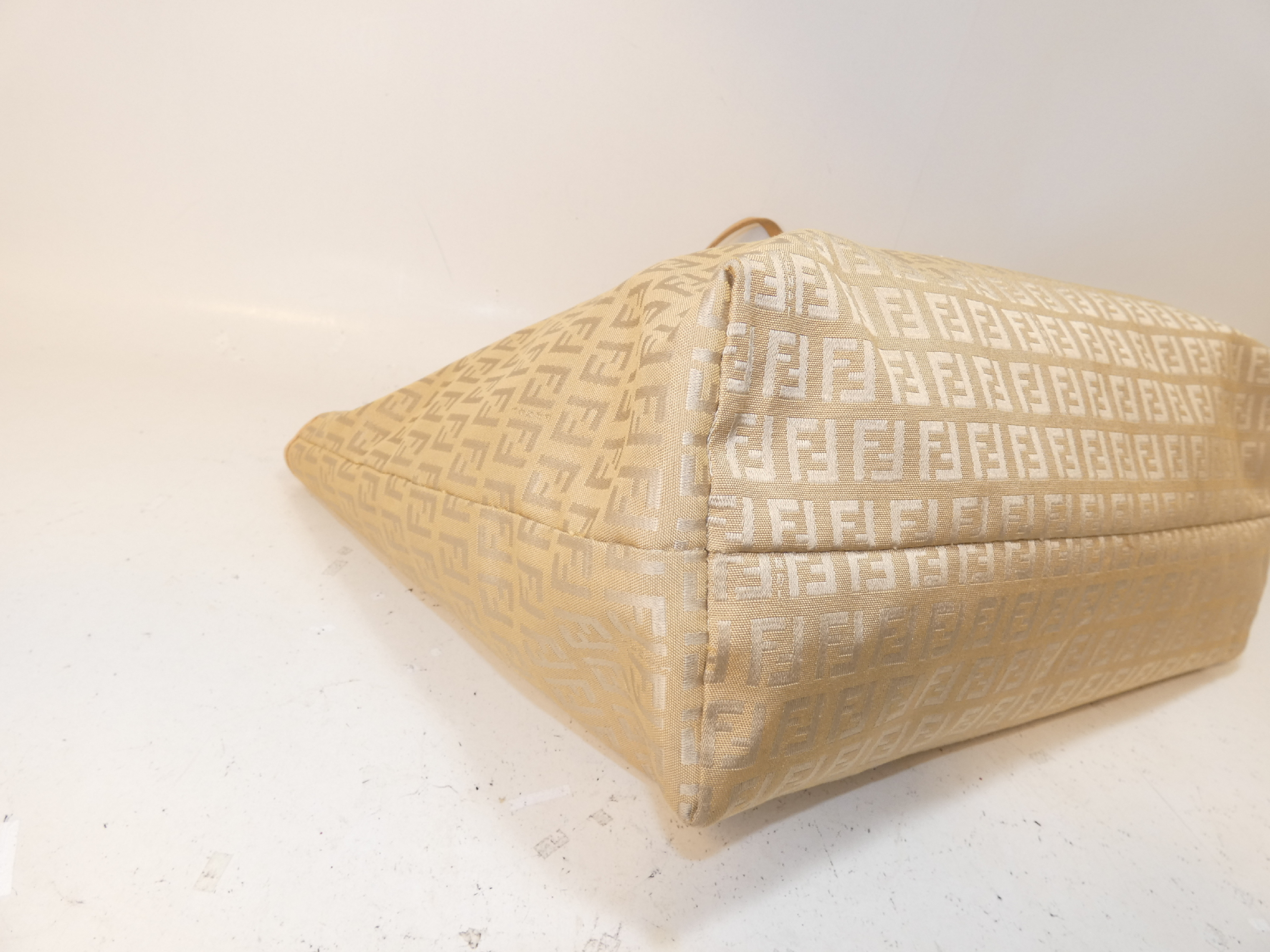 Zucchino Canvas Hand Tote Bag — view 7