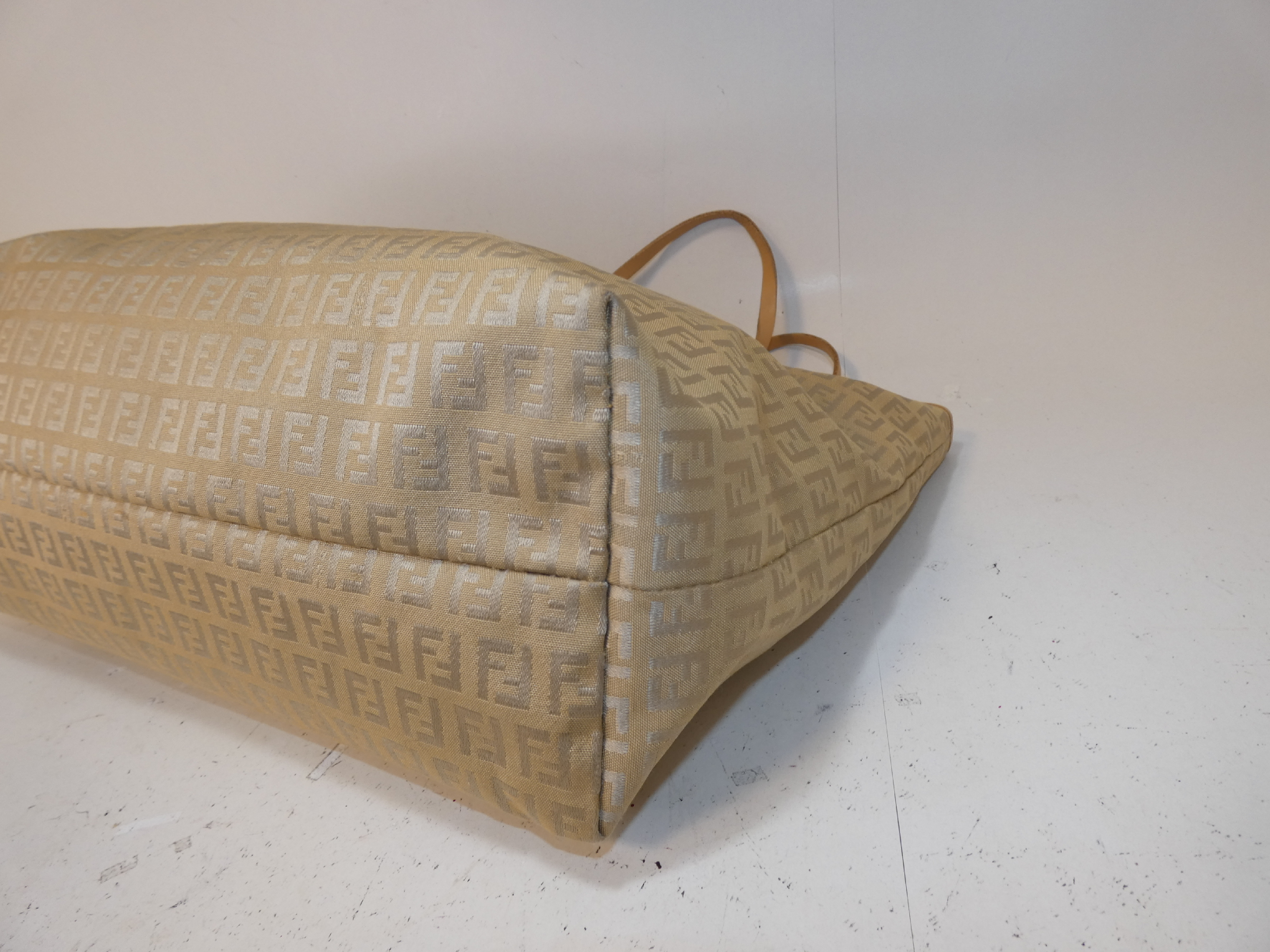 Zucchino Canvas Hand Tote Bag — view 8