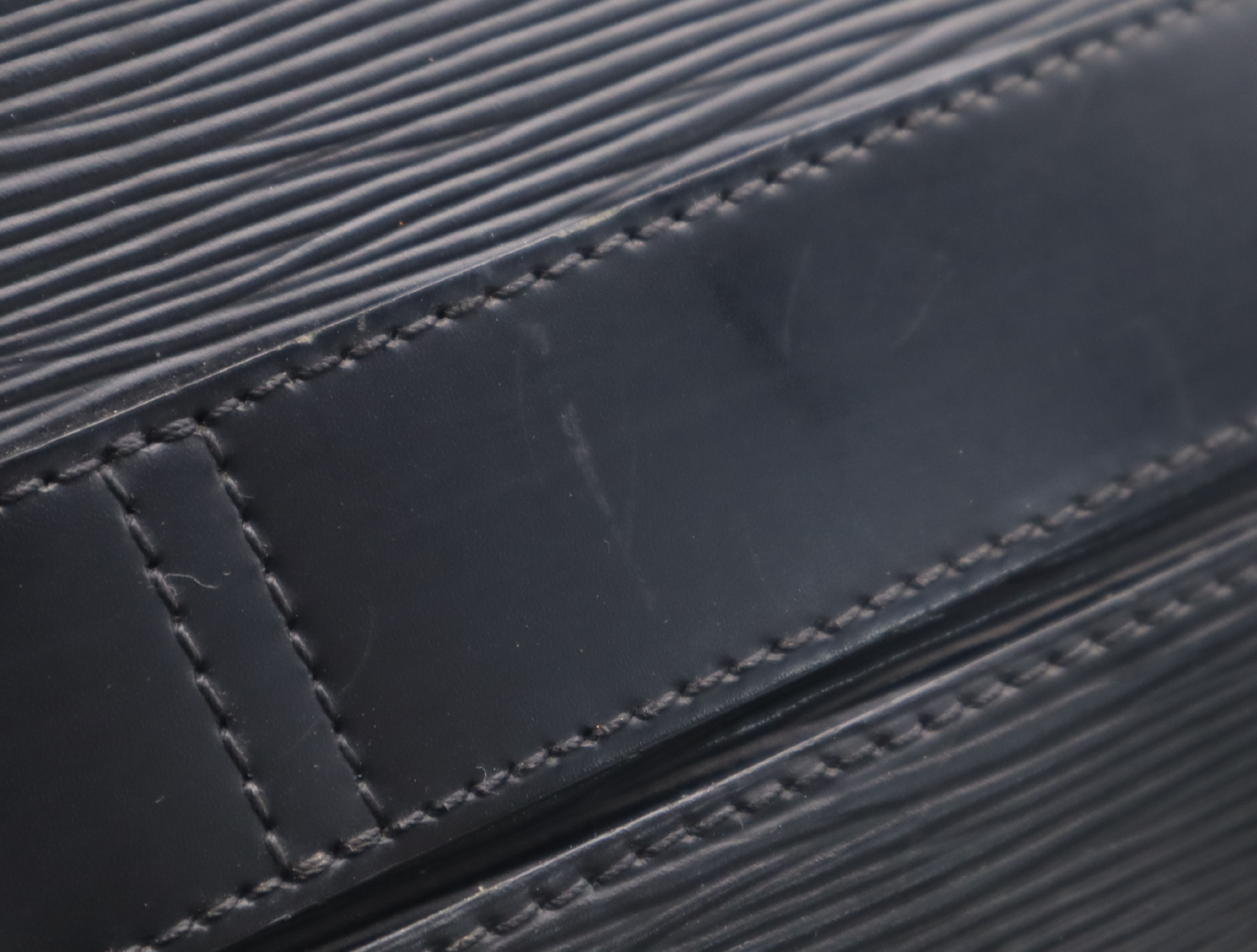 M54032 Epi Bassano MM Noir Business Bag with Optional Strap — view 15