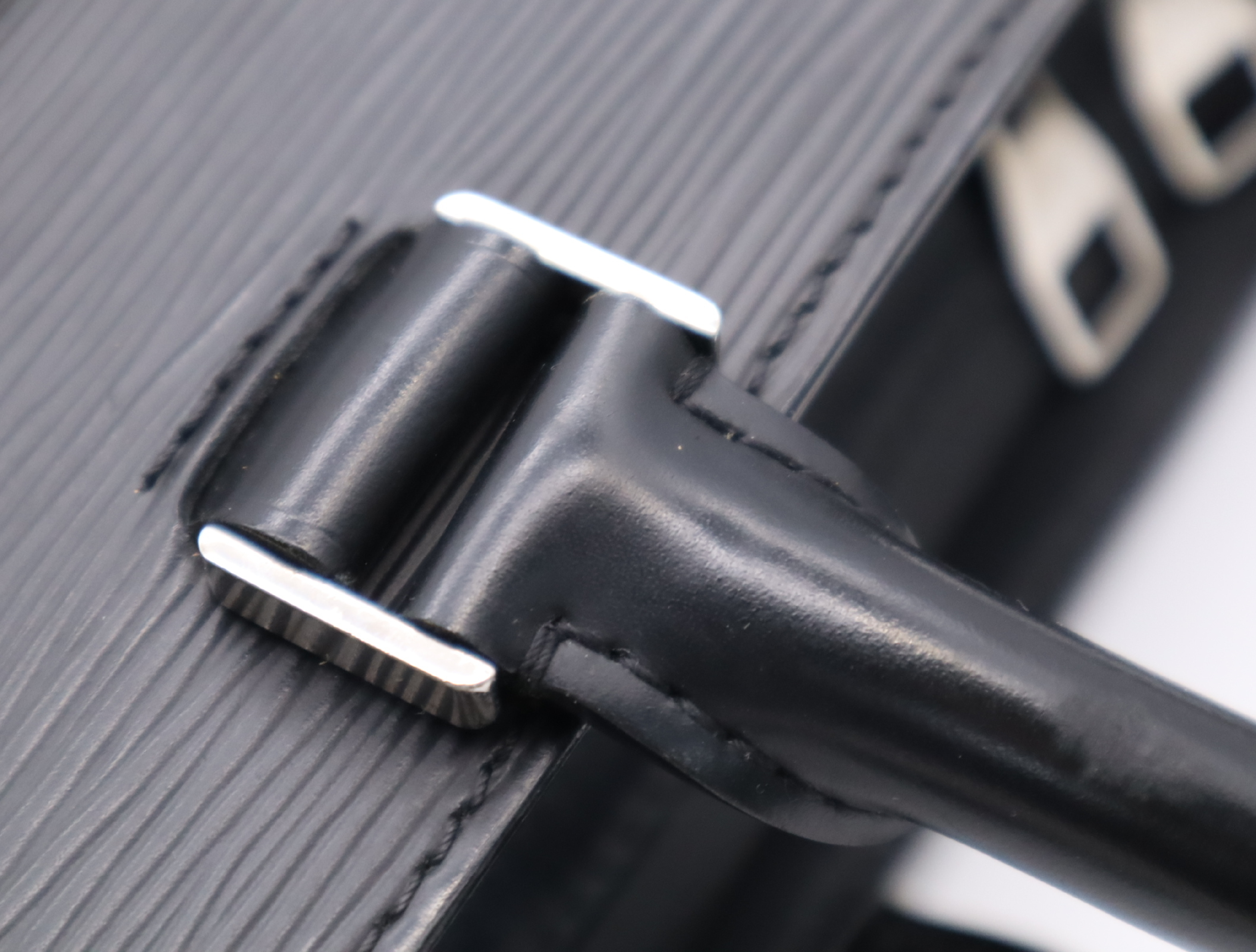 M54032 Epi Bassano MM Noir Business Bag with Optional Strap — view 9