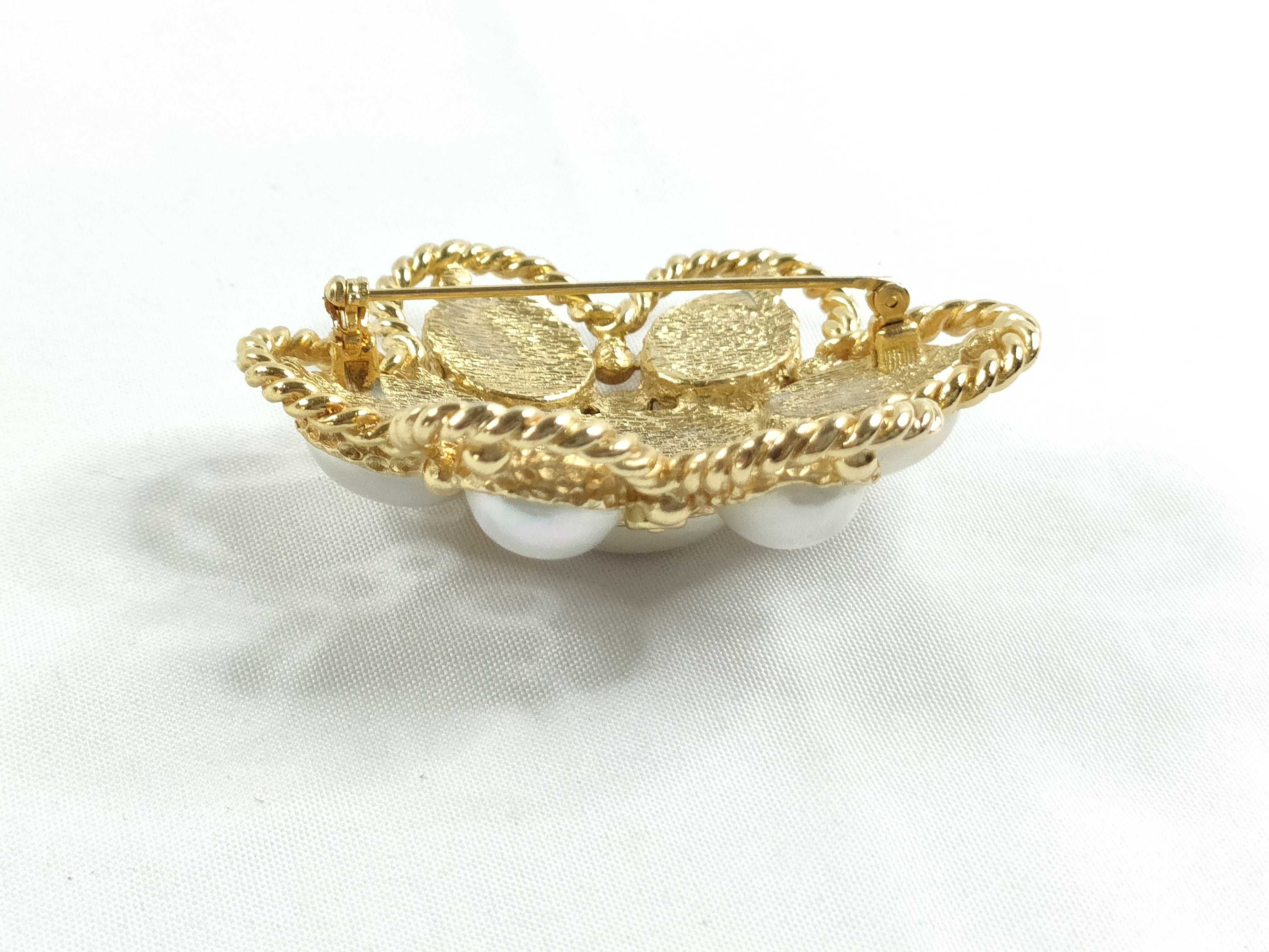 Christian Brooch, Flower, Pearl, Gold Brooch — view 3