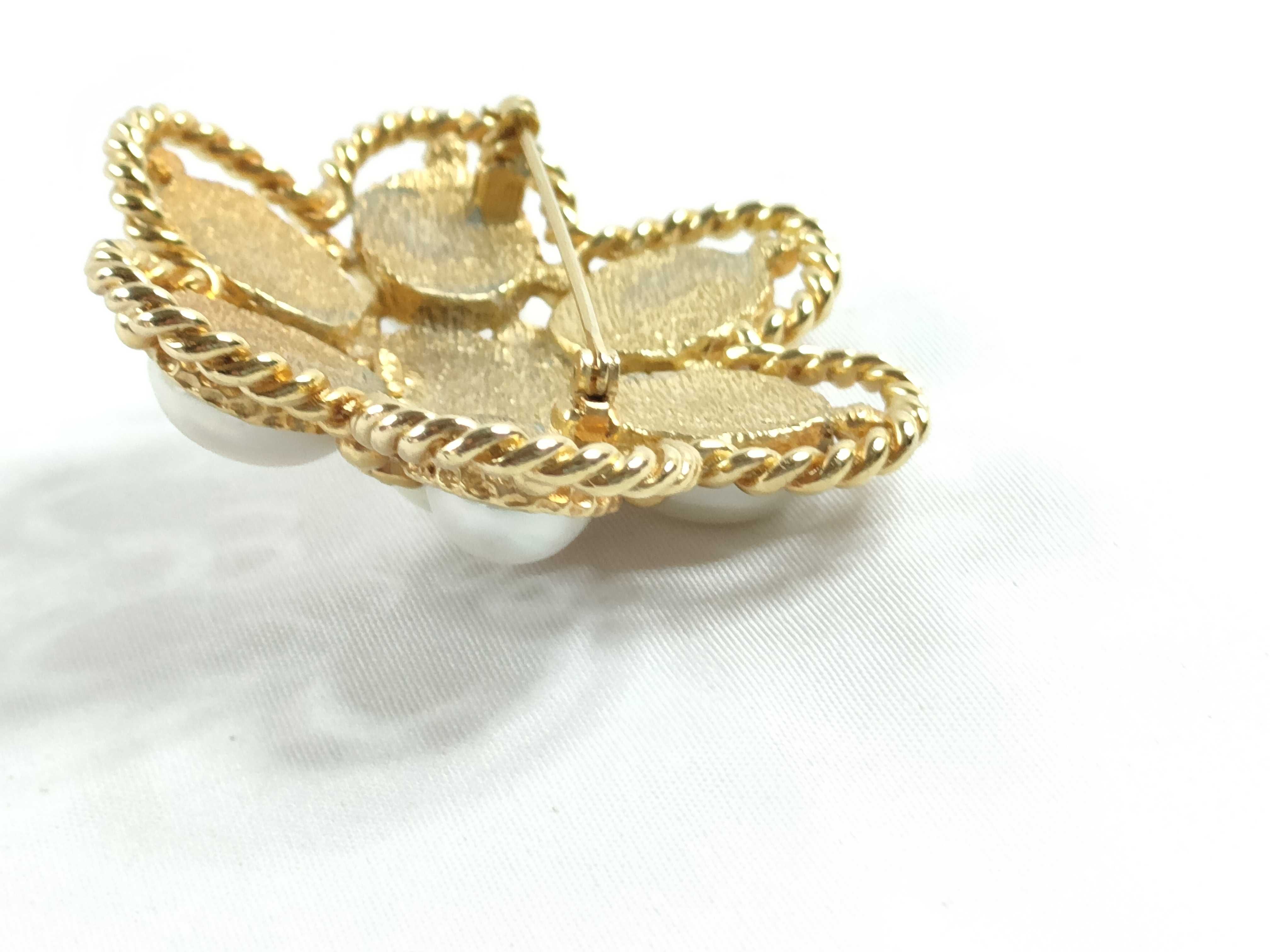 Christian Brooch, Flower, Pearl, Gold Brooch — view 4