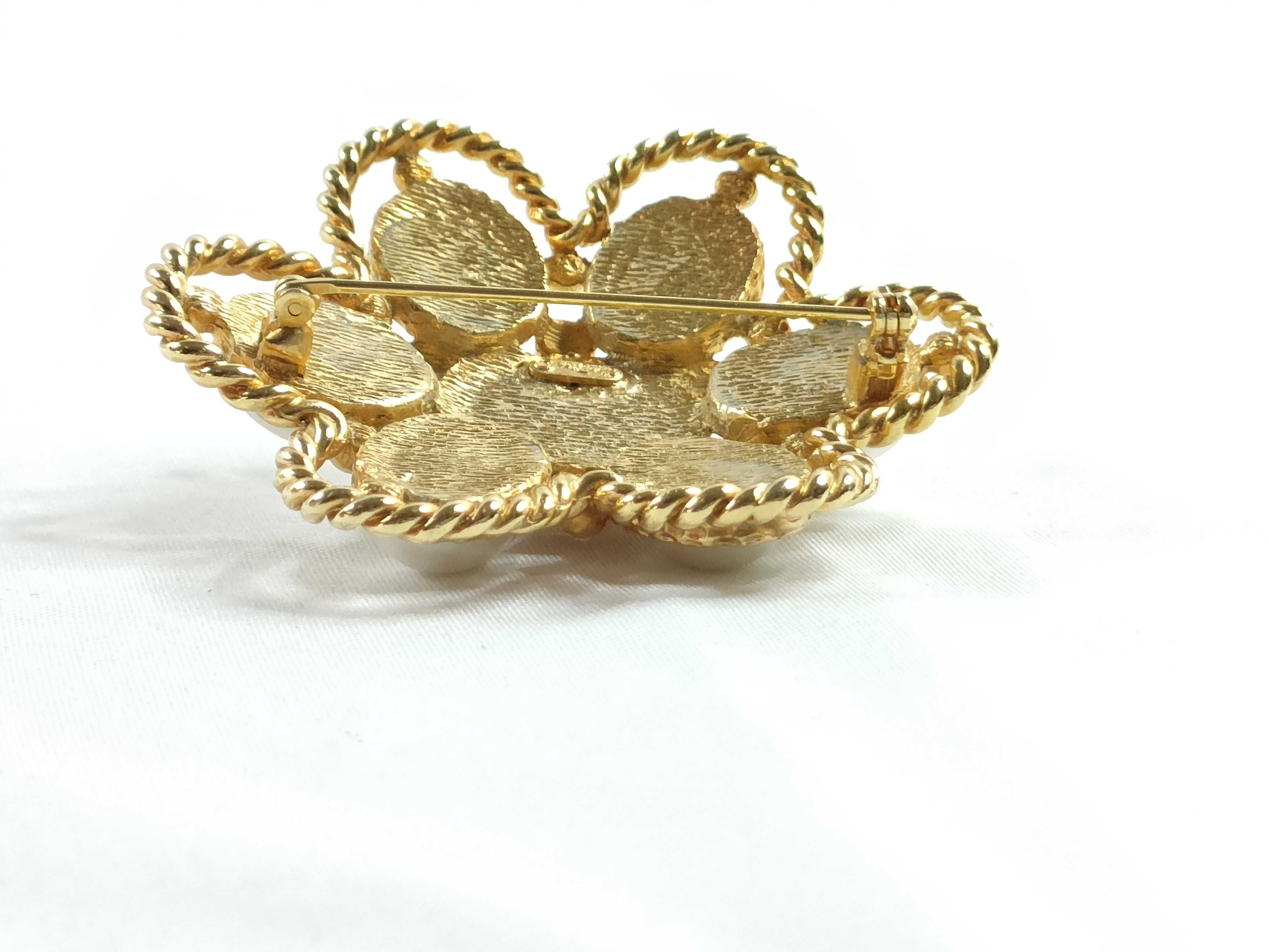 Christian Brooch, Flower, Pearl, Gold Brooch — view 5