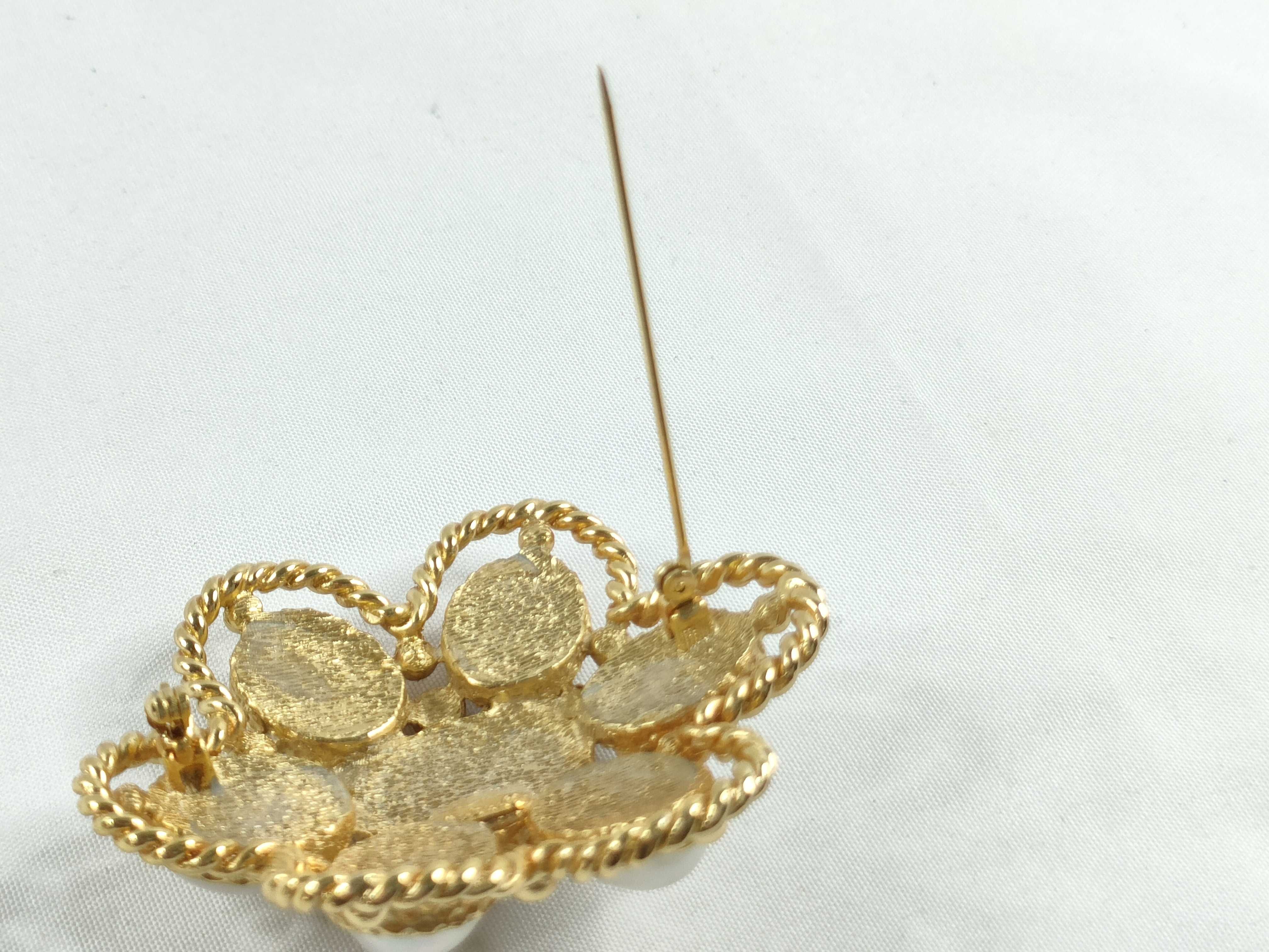 Christian Brooch, Flower, Pearl, Gold Brooch — view 7
