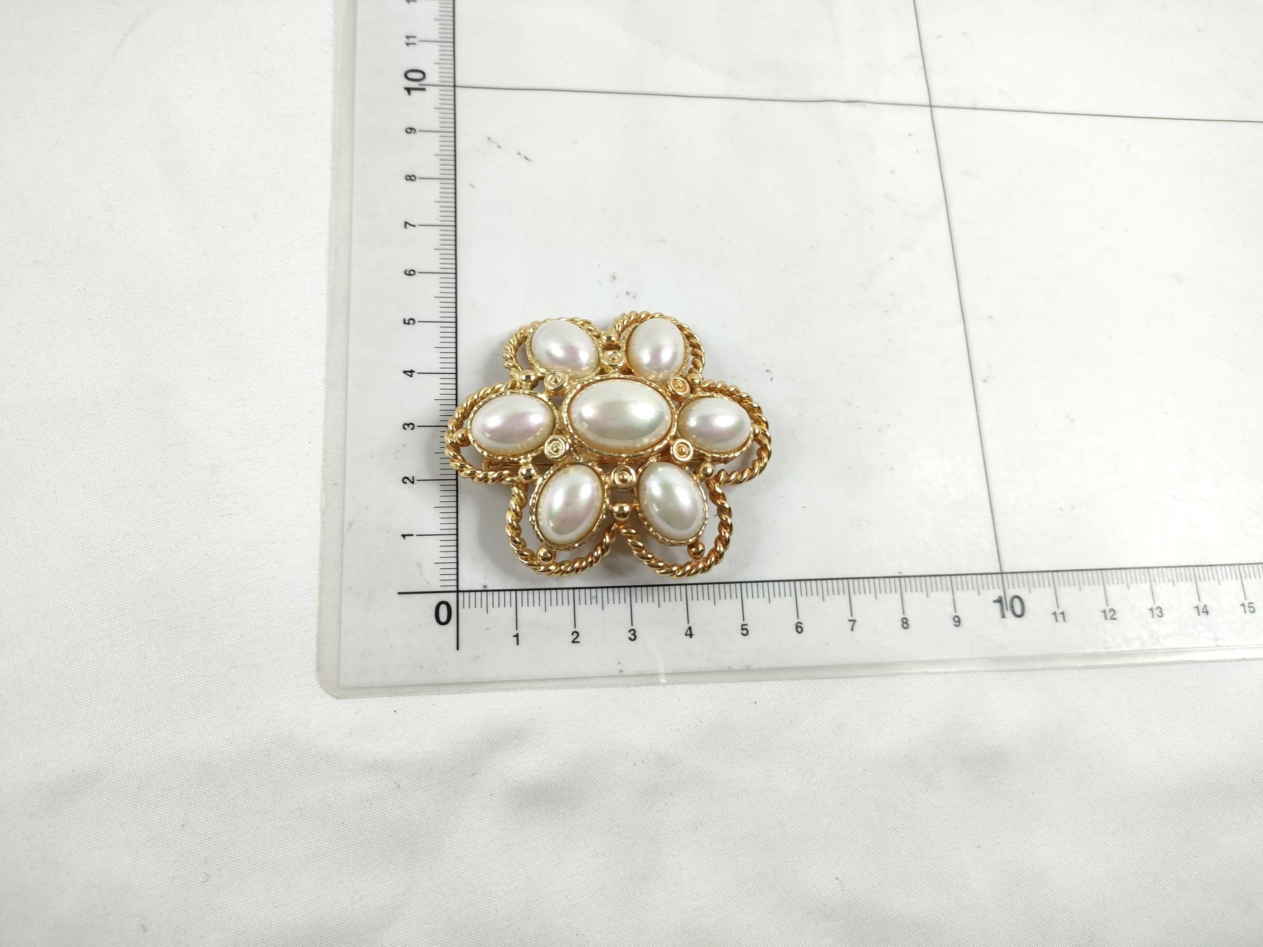 Christian Brooch, Flower, Pearl, Gold Brooch — view 10