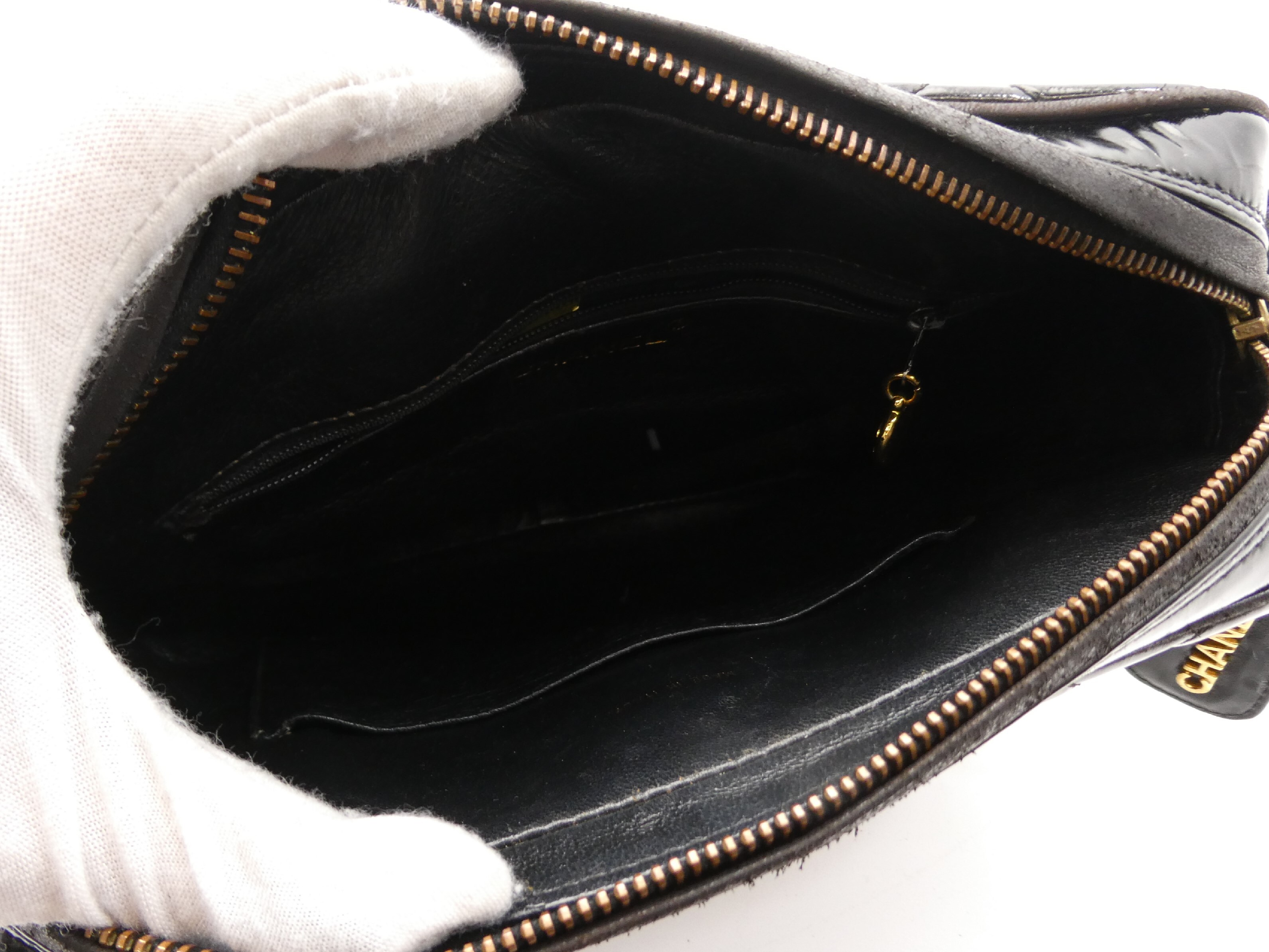 Matelassé Enamel Coco Mark Turnlock Shoulder Bag — view 7