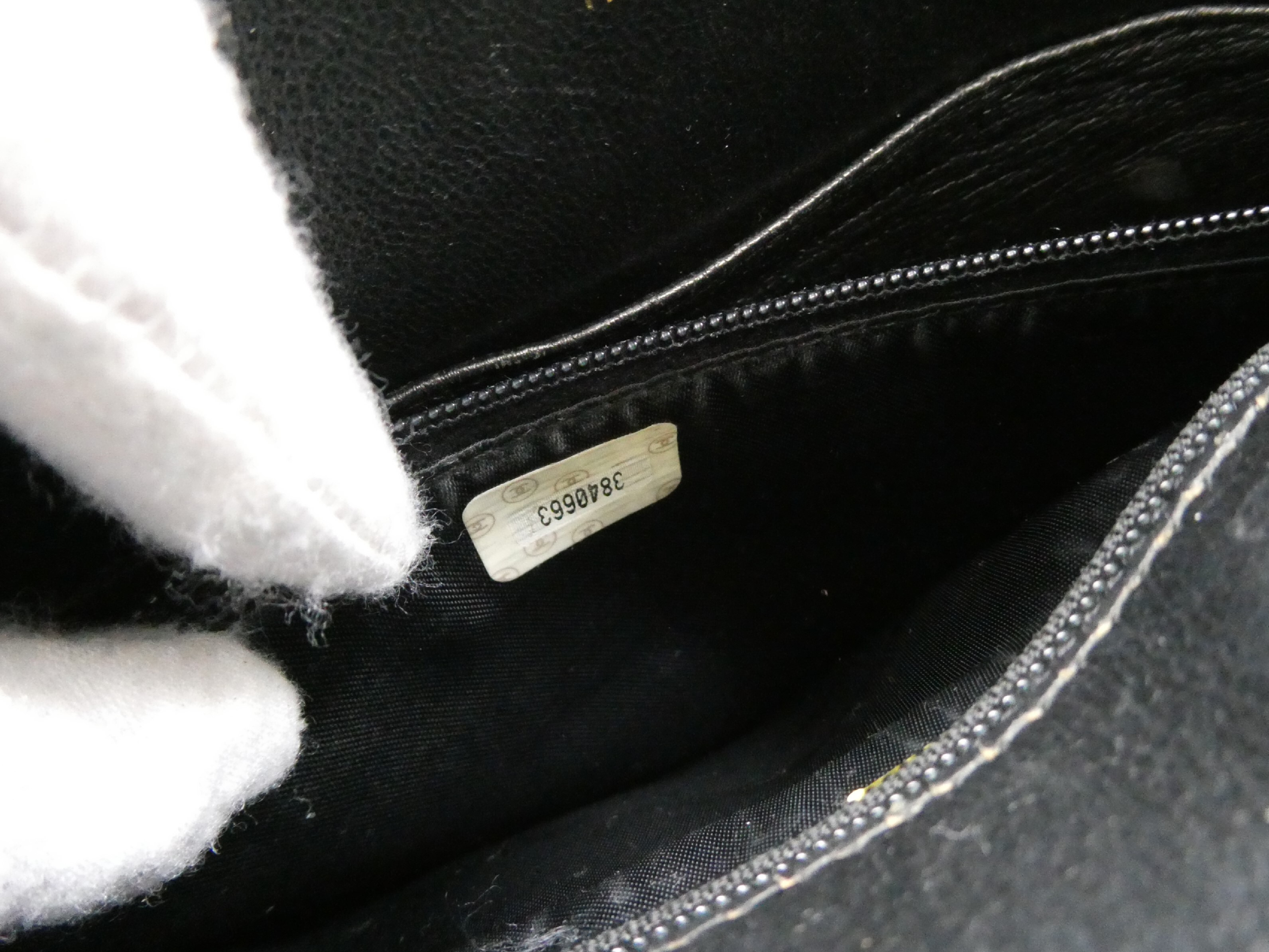Matelassé Enamel Coco Mark Turnlock Shoulder Bag — view 9