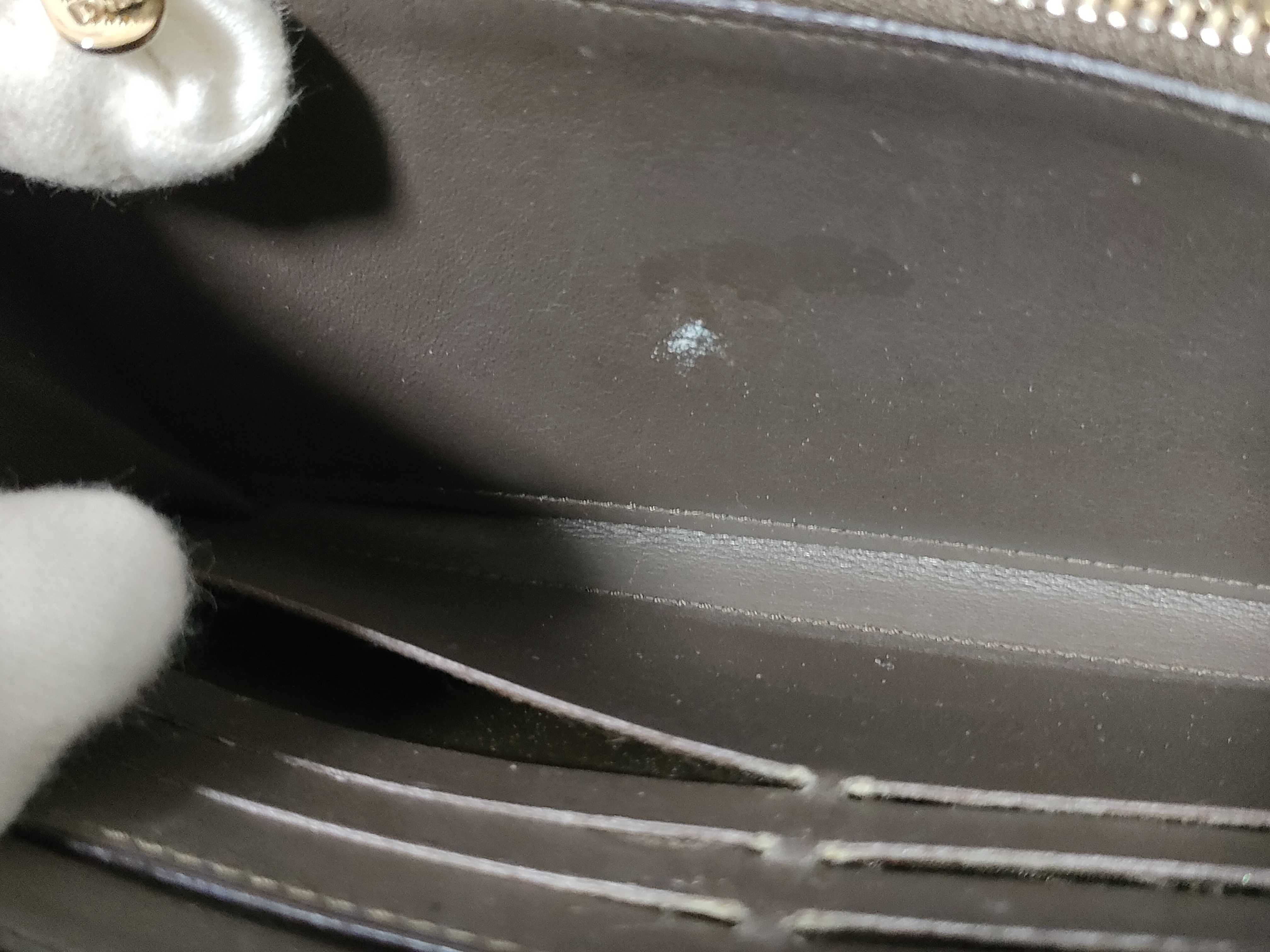Charm Leather Round Long Wallet — view 11