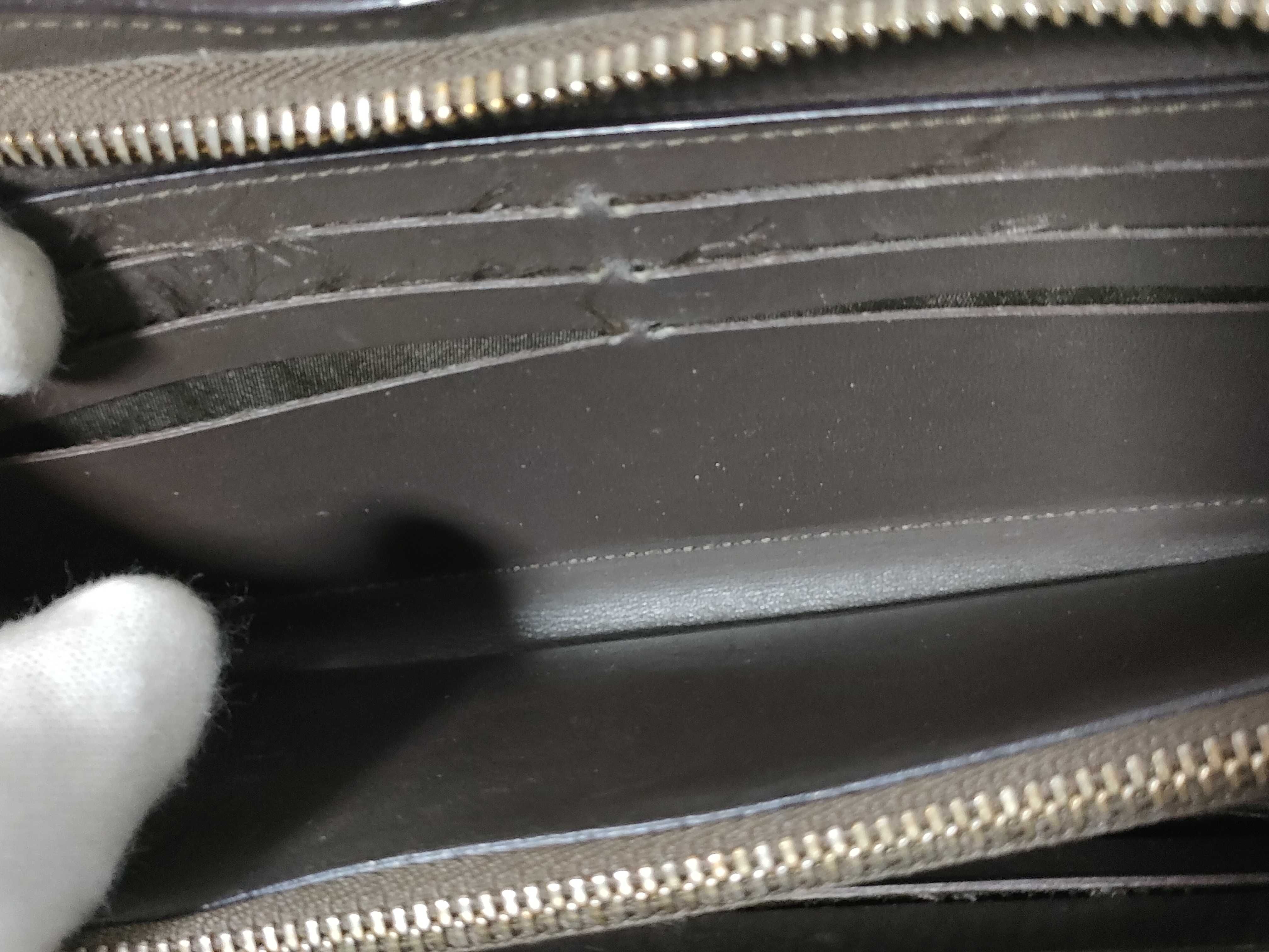 Charm Leather Round Long Wallet — view 9