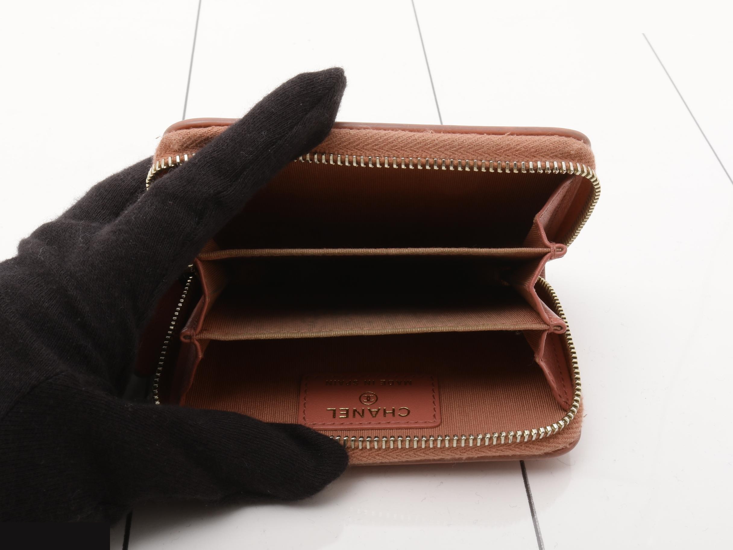 Boy Chanel coin case — view 4