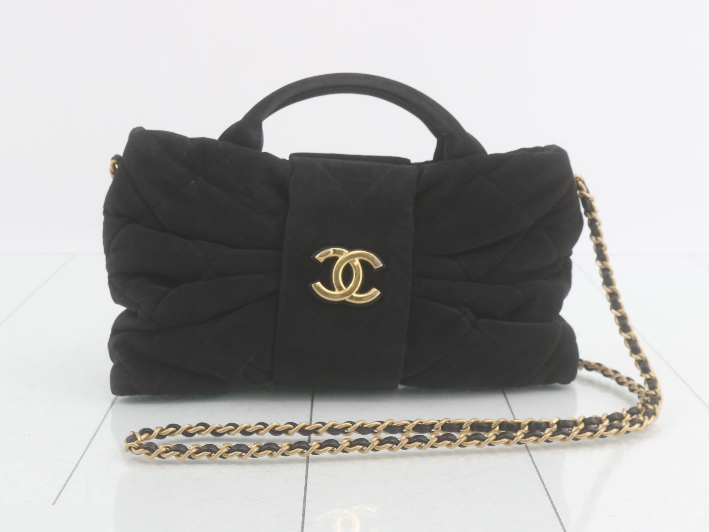 Matelassé handbag, chain shoulder bag