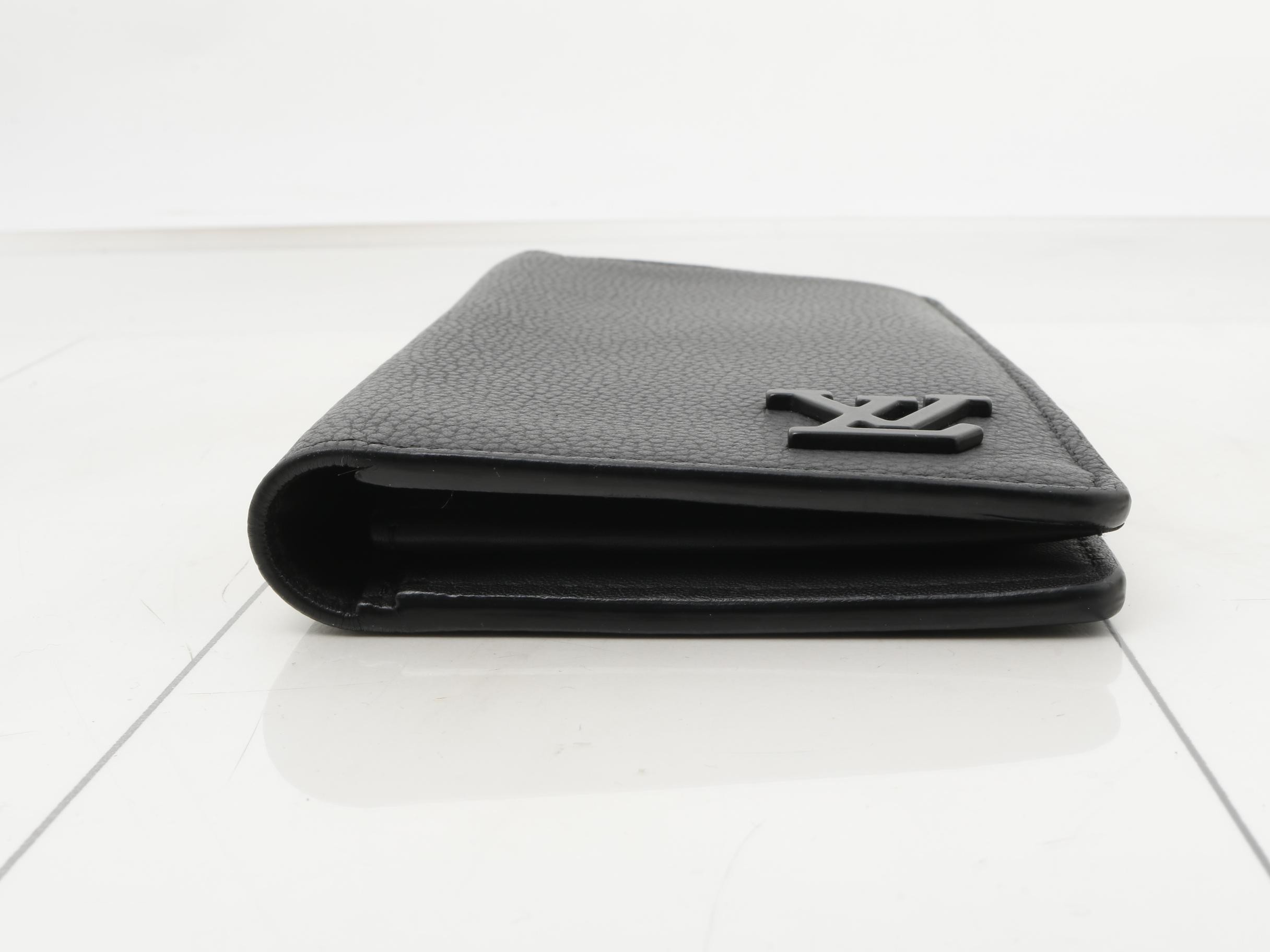 LV Aerogram Portefeuille Brazza NM Bi-fold Long Wallet — view 3