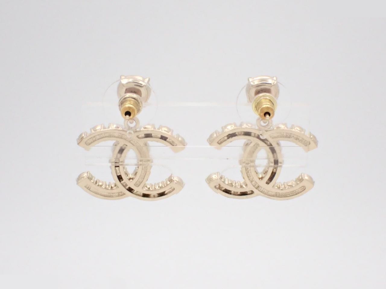 earrings, Coco Mark design, pearl and stone, B20B, width 2.5cm, height 3cm — view 2