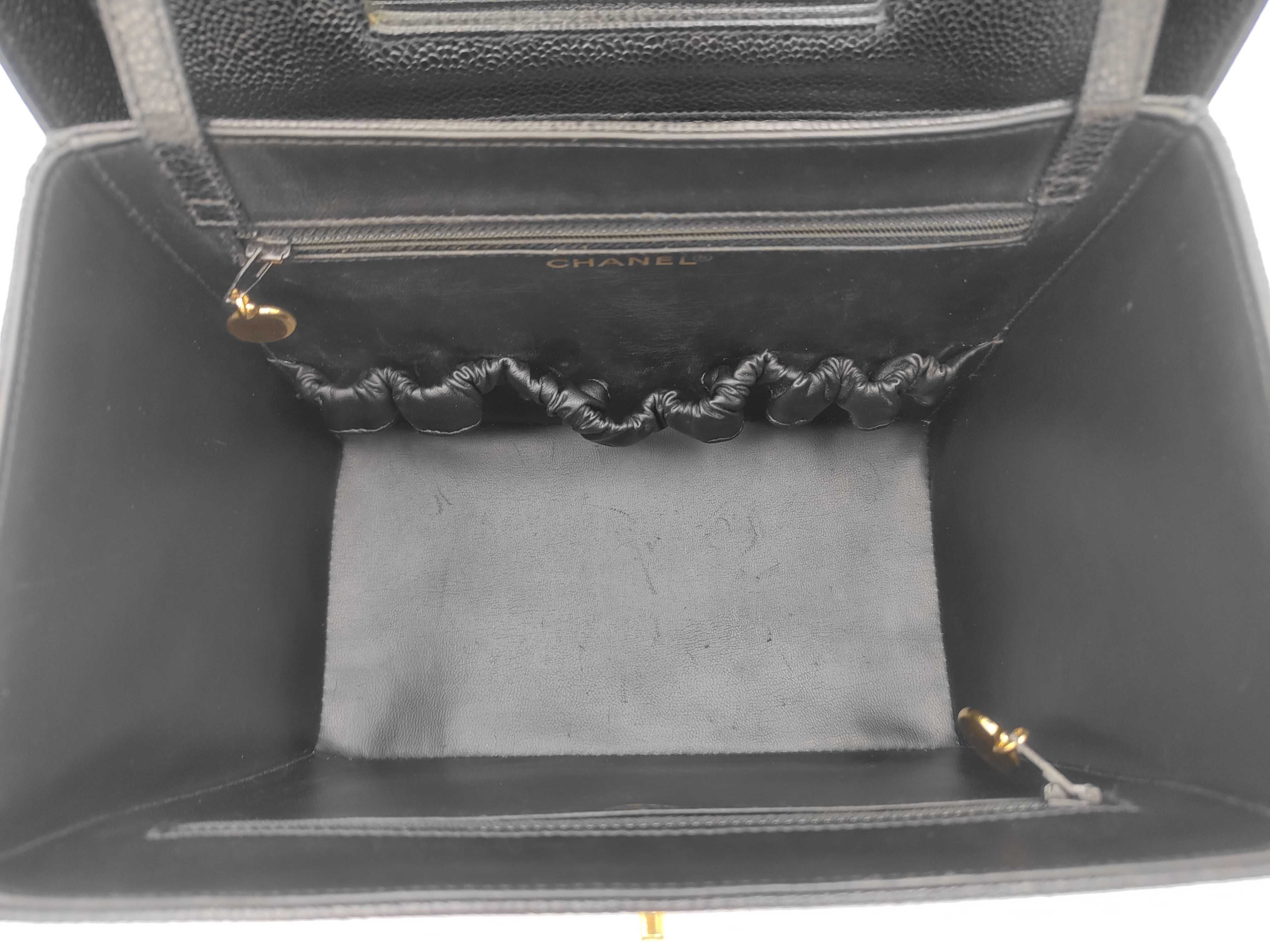 Caviar Skin Vanity Bag 2-Way Handbag Black Strap Series 3 Handbag — view 8