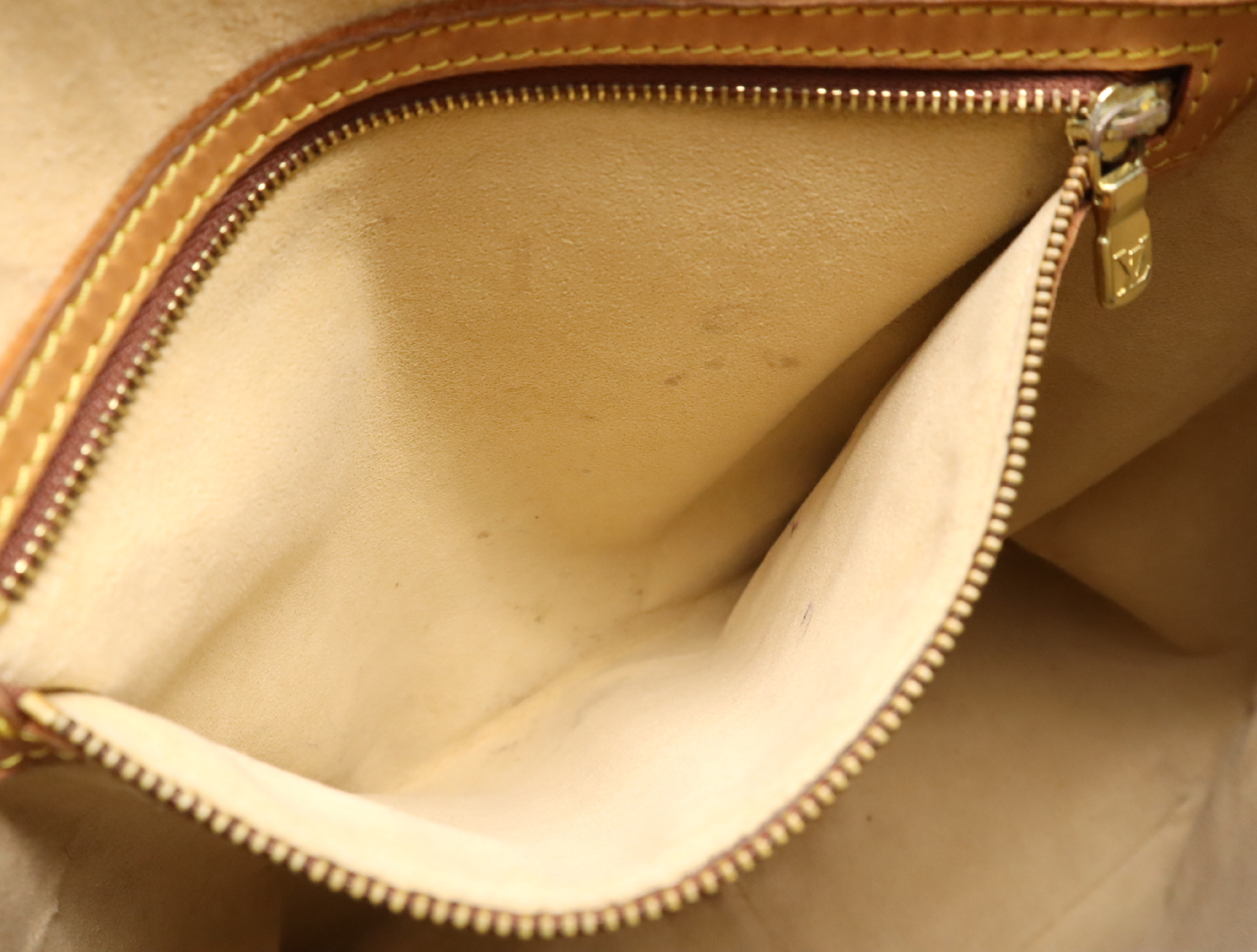 M51145 Monogram Looping GM Shoulder Bag — view 13