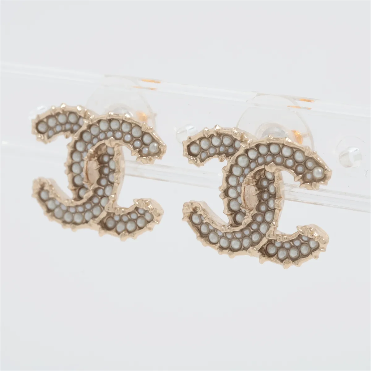 Coco Mark B20C Earrings (Pair) GP x Faux Pearl Gold. Shows signs of wear including — view 3
