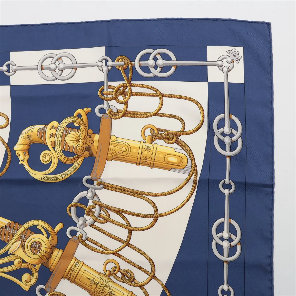 Carre 90 Cliquetis (sword pattern) scarf, silk, navy. — view 3