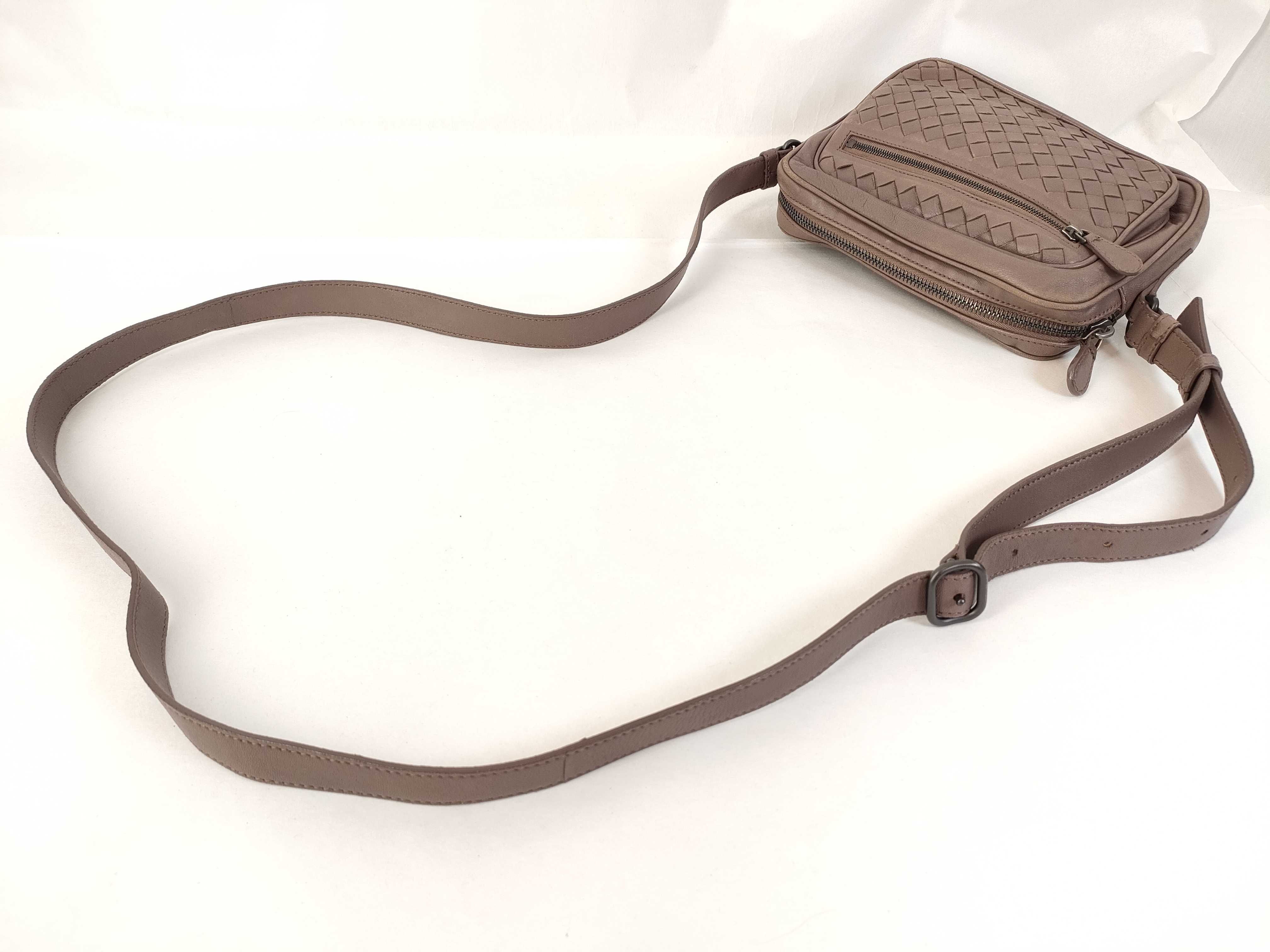 Intrecciato Bottega Veneta Shoulder Bag — view 3
