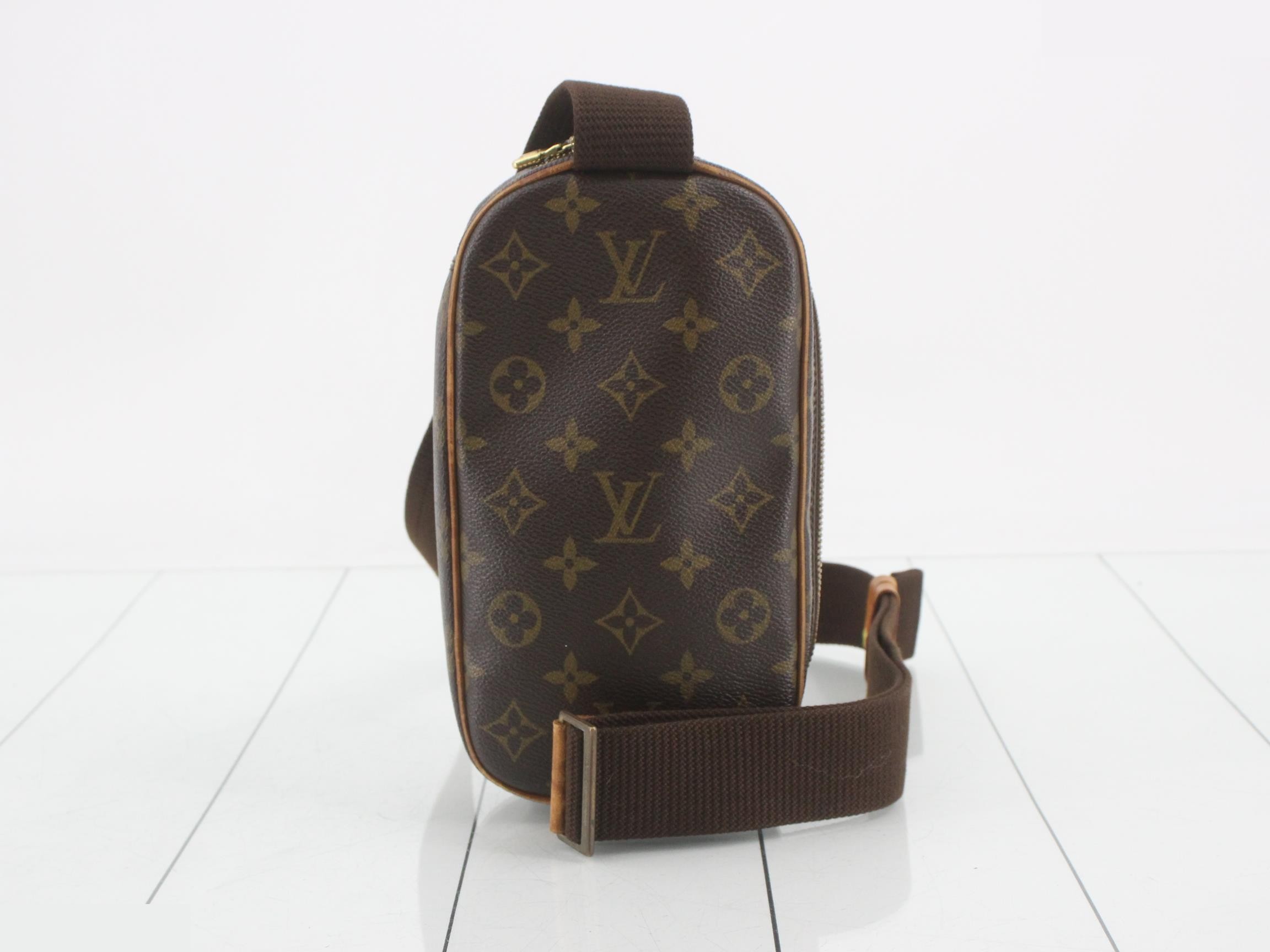 Pochette Gange Monogram Body Bag Shoulder Bag — view 2
