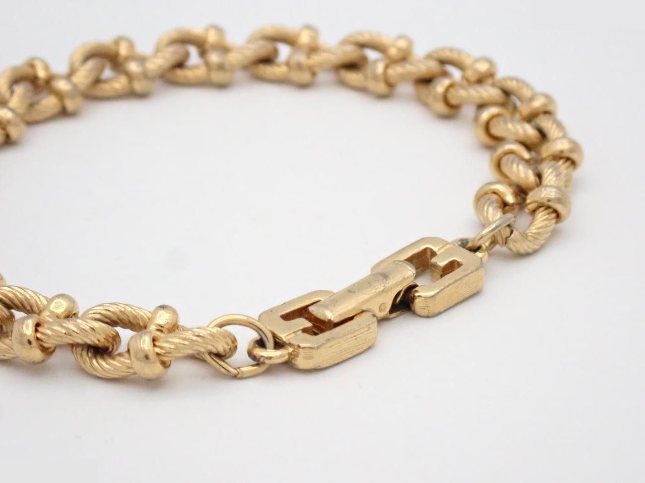 Other items in the line: Precious metal bracelets and bangles (metal), wrist circumference approximately 17.5 cm. — view 3