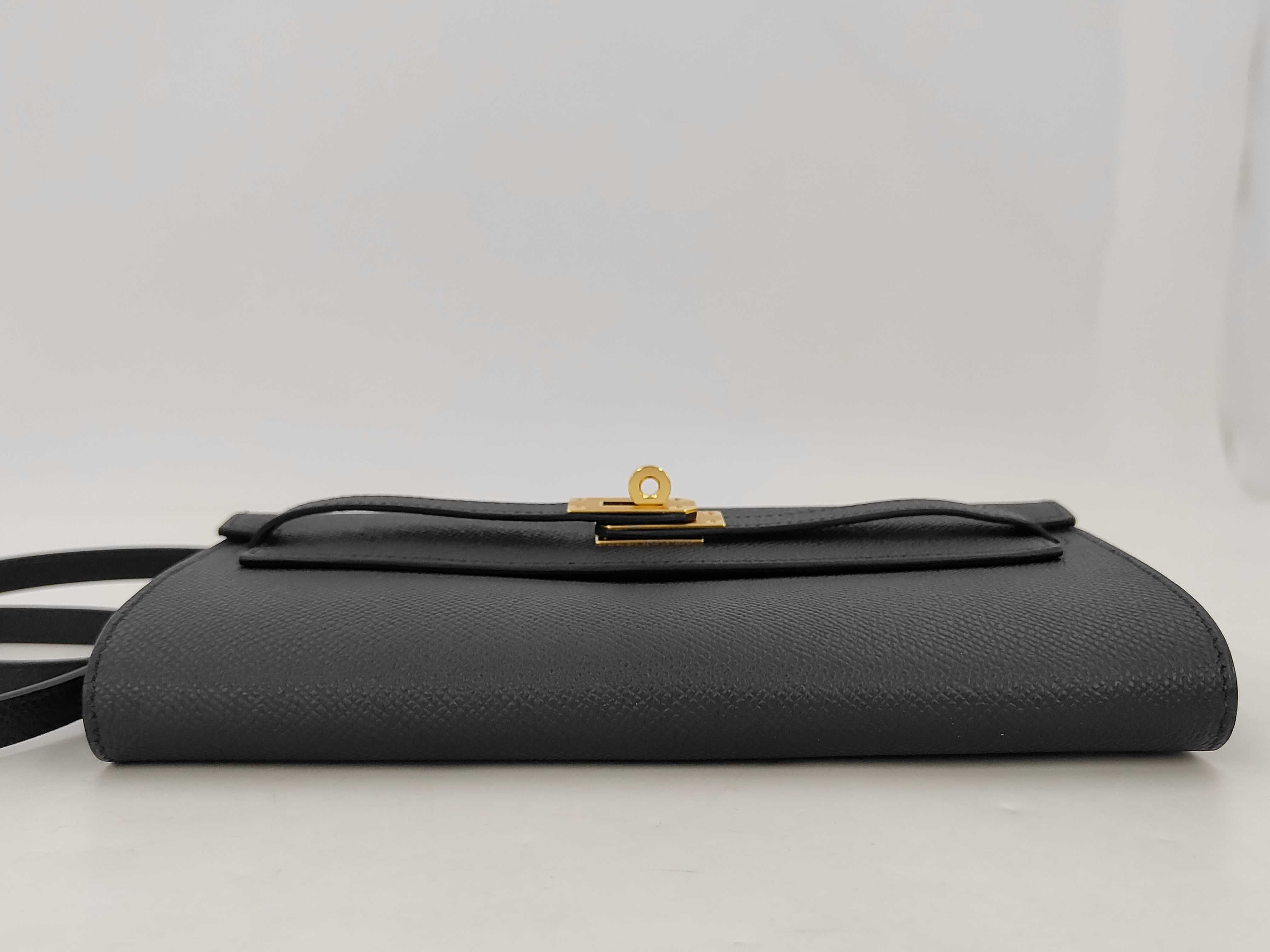 Kelly To Go Epsom Black Gold Hardware B Stamp Shoulder Bag — view 4