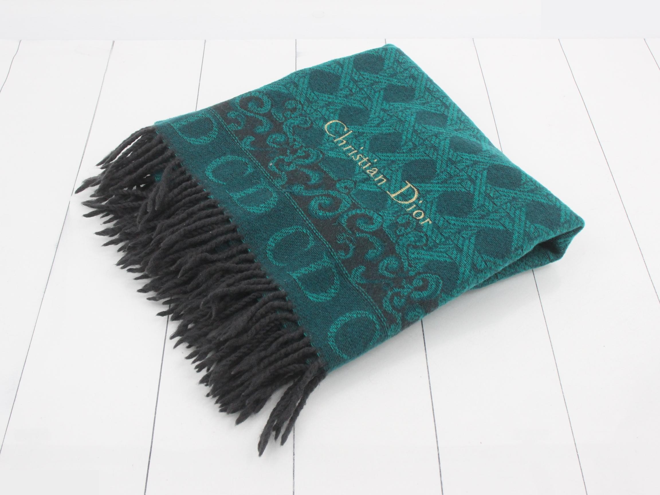 Large scarf
