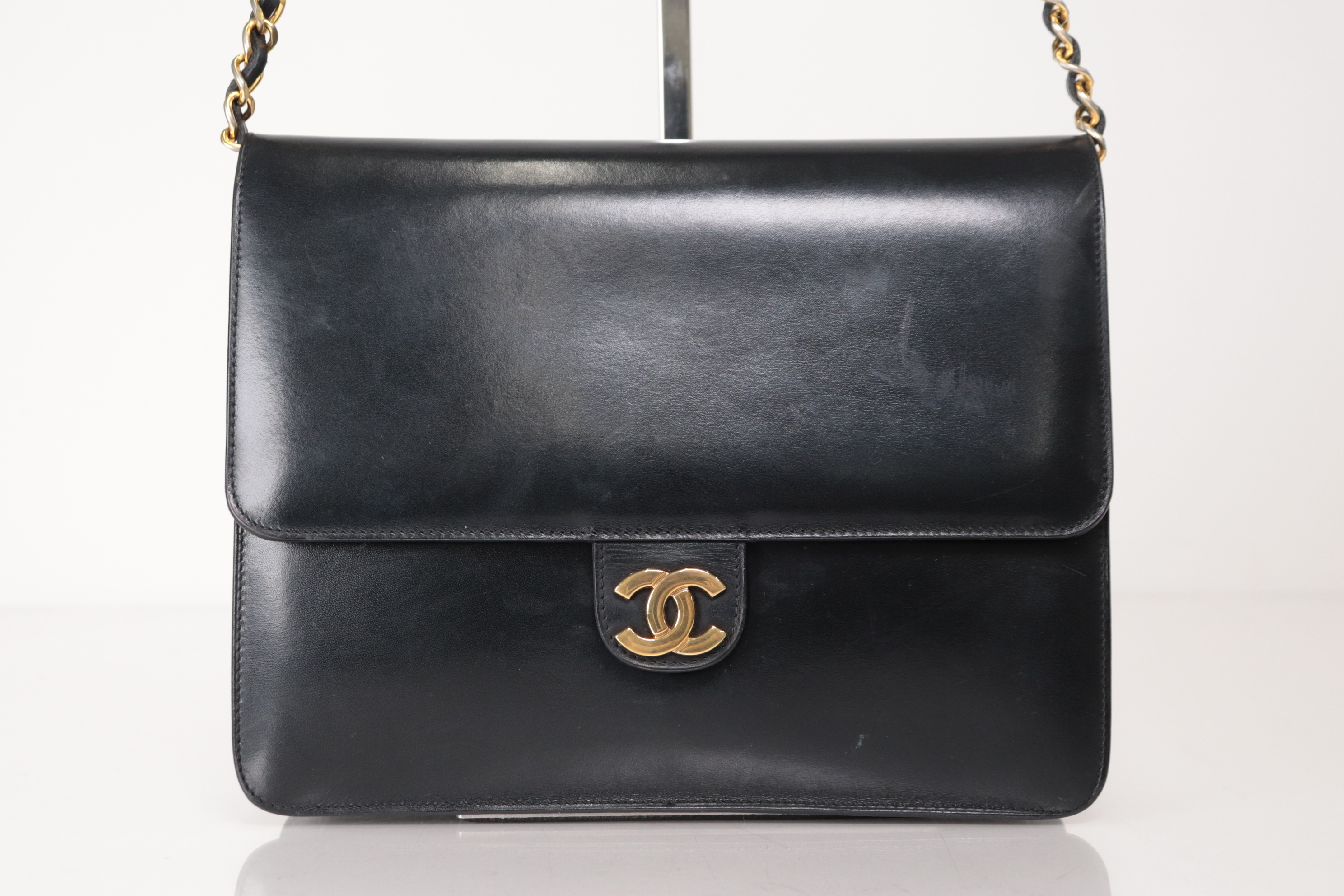 Push-Lock 22 Leather Chain Shoulder Bag (Serial Number 3) — view 2