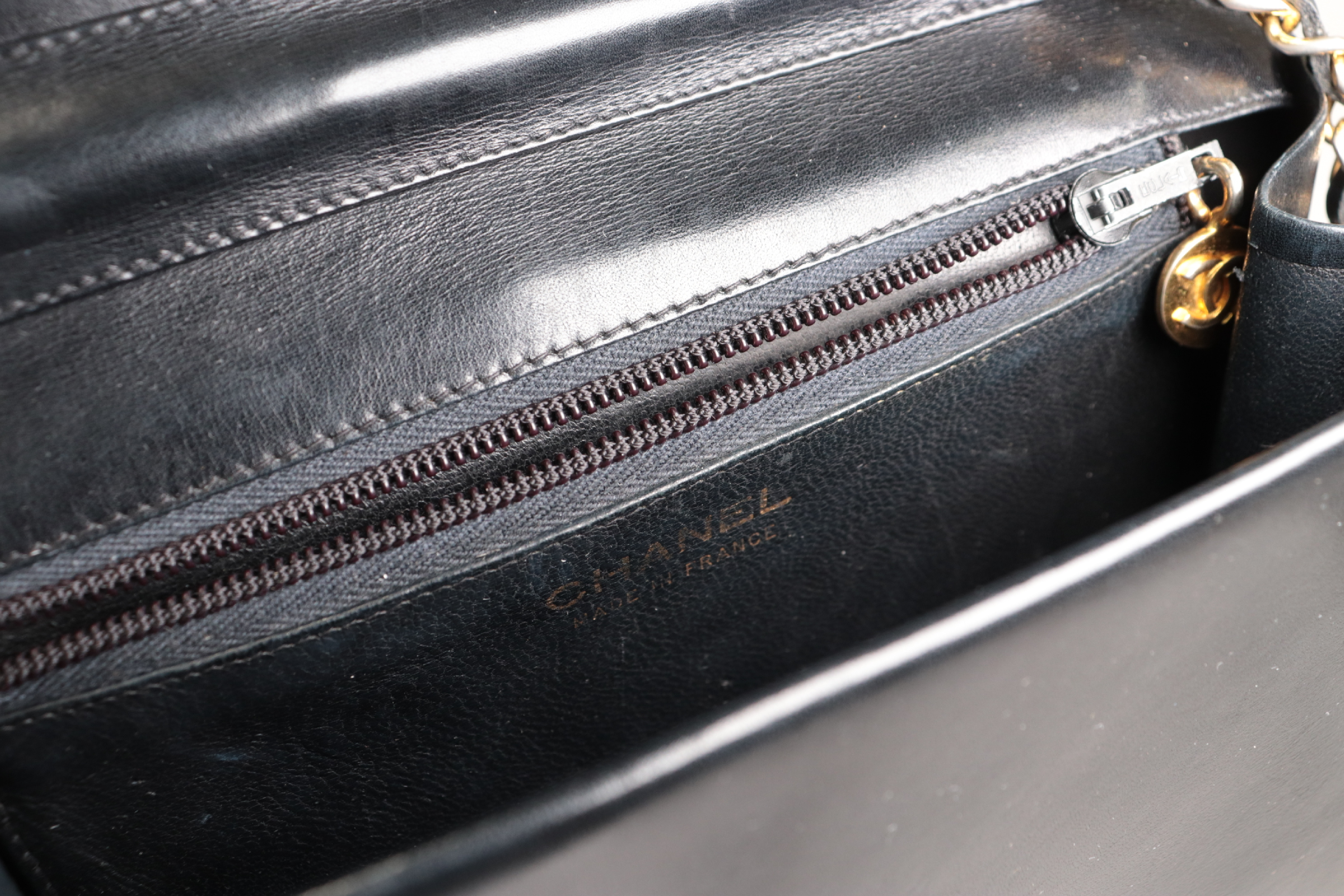 Push-Lock 22 Leather Chain Shoulder Bag (Serial Number 3) — view 9