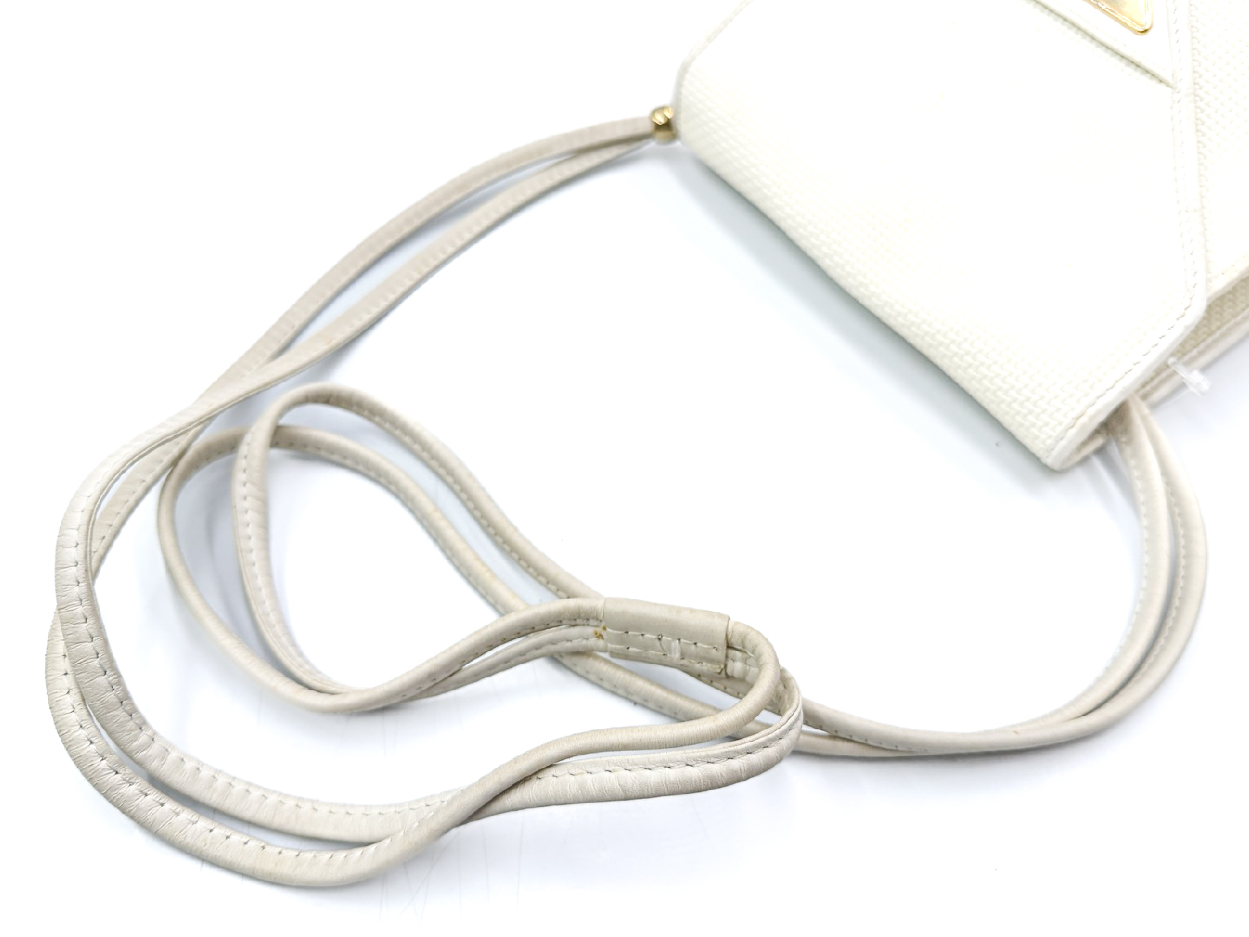 logo gold hardware leather shoulder bag — view 3
