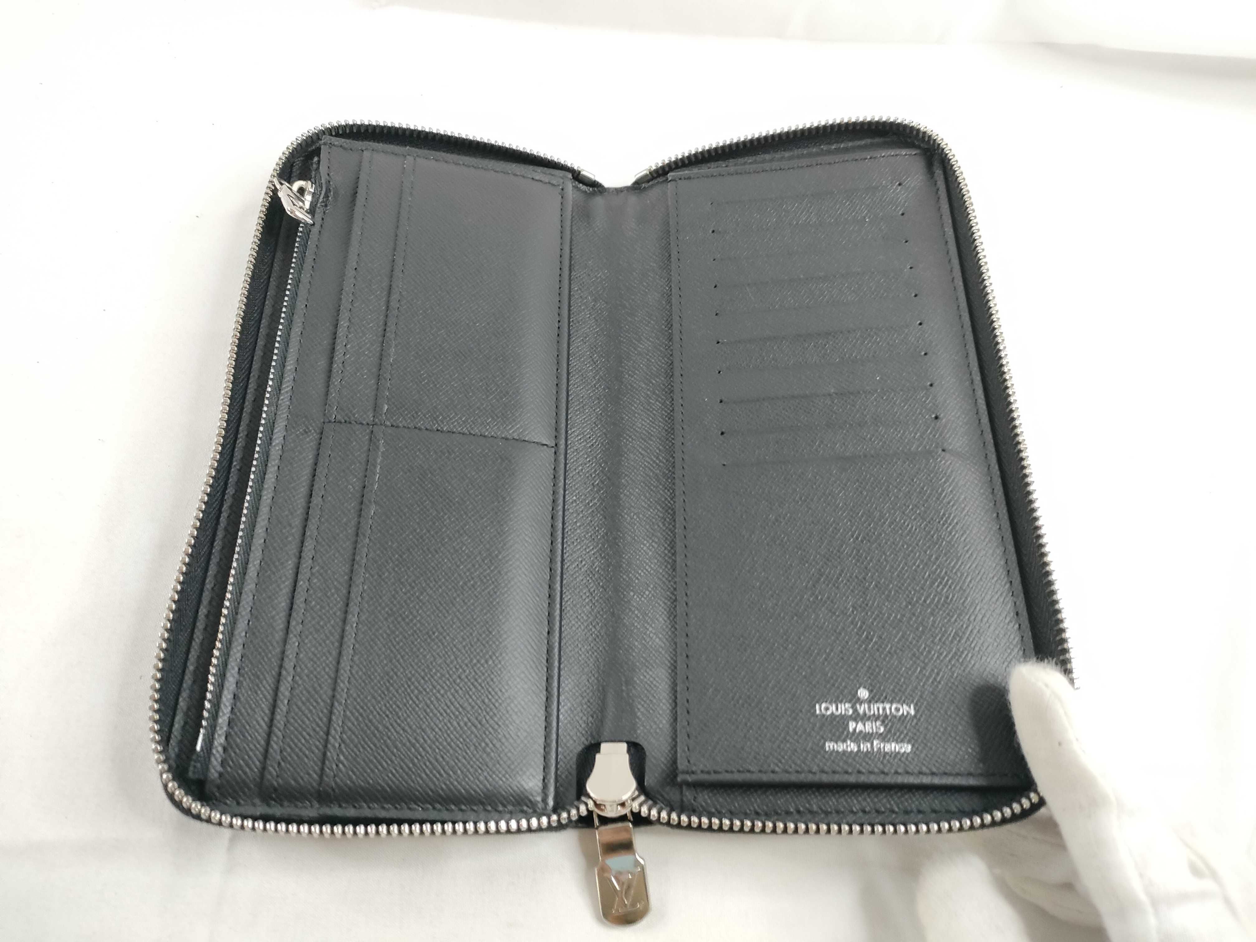 Taiga Zippy Vertical Wallet with IC Tag and Silver Hardware — view 8