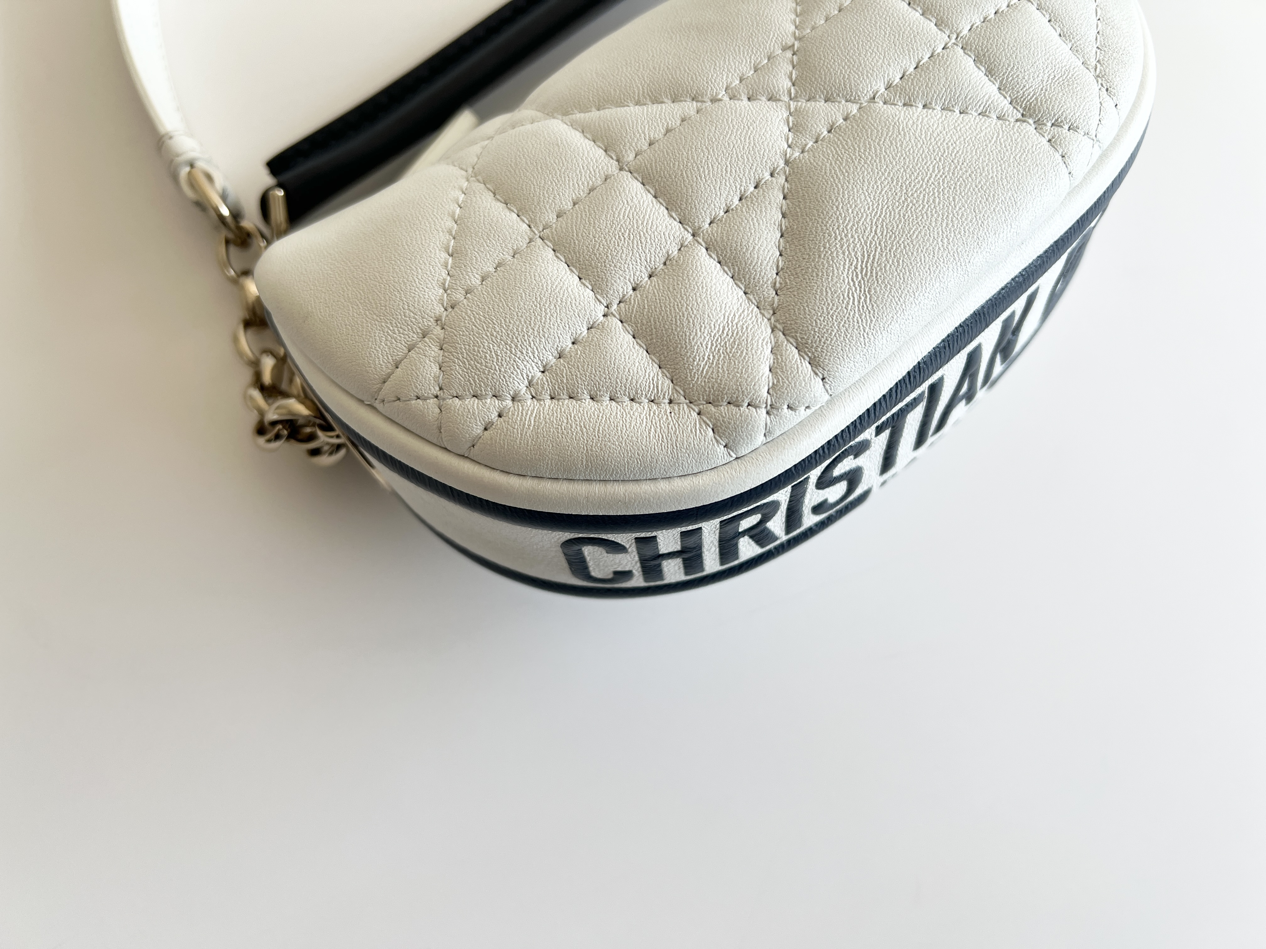 Vibe Quilted Leather Lambskin 2way Chain Handbag Shoulder Bag — view 9