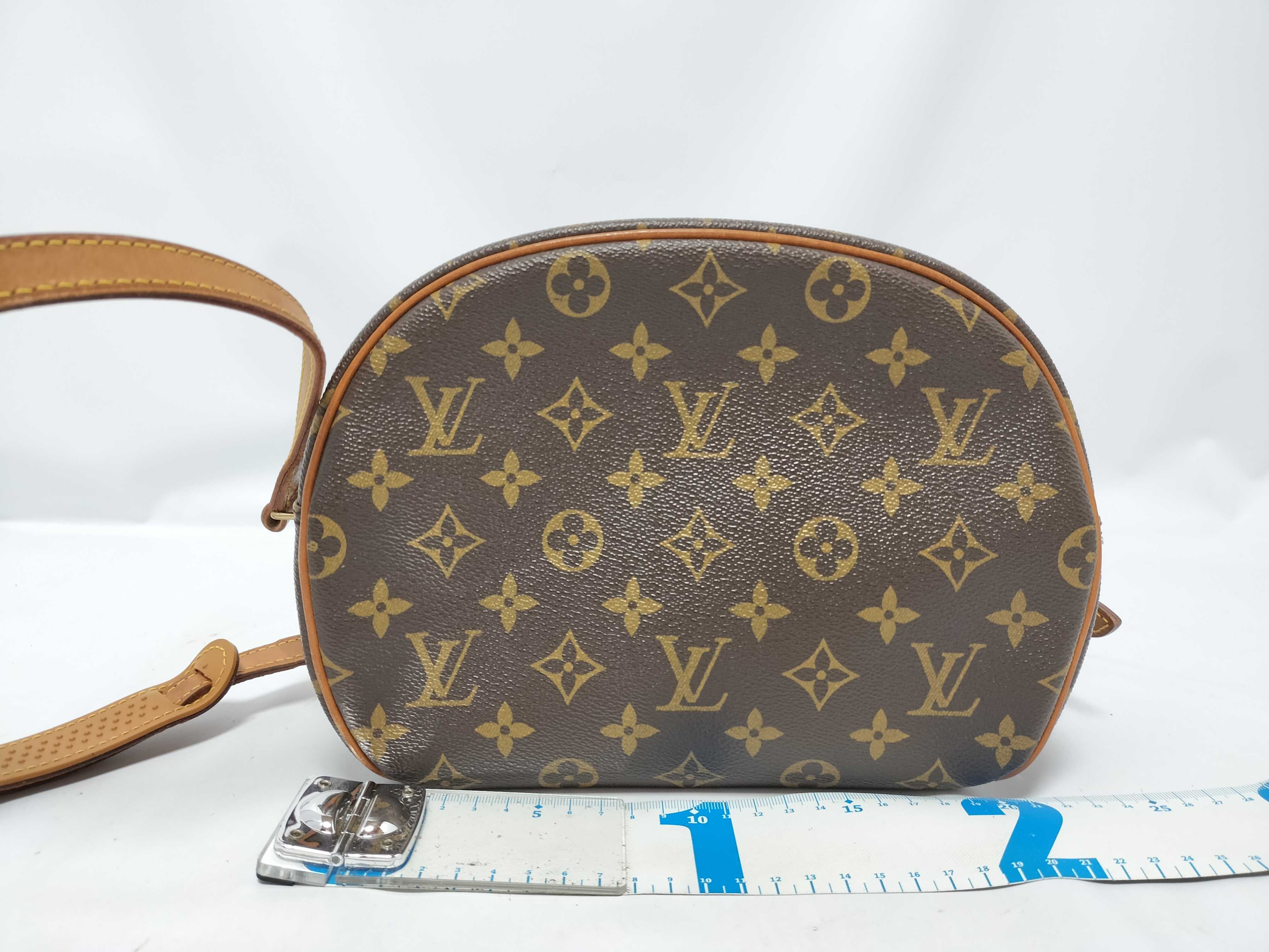 Monogram Louis Vuitton Monogram M51221 Blois Shoulder Bag (VO8163) Shoulder Bag — view 2