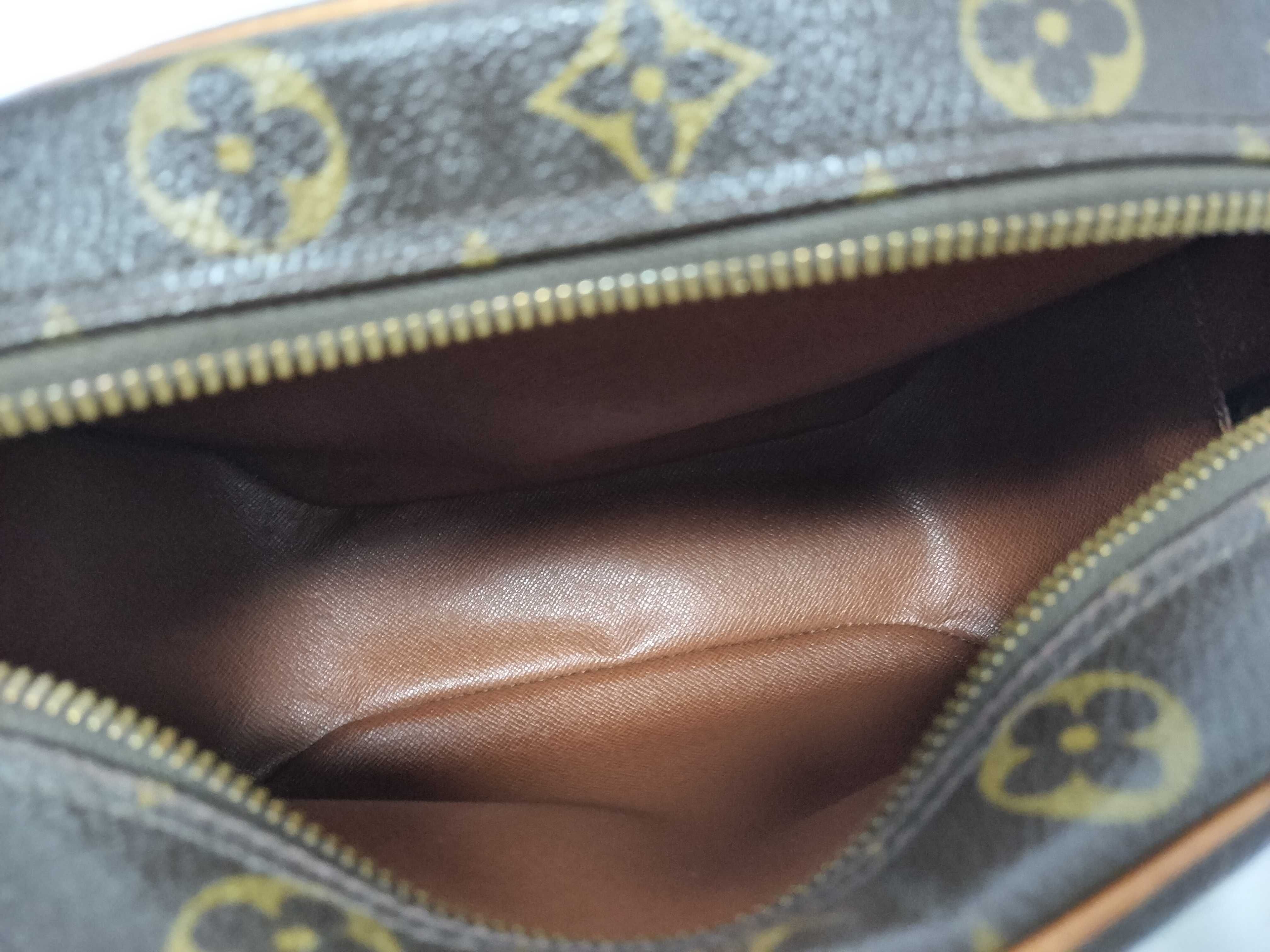 Monogram Louis Vuitton Monogram M51221 Blois Shoulder Bag (VO8163) Shoulder Bag — view 9
