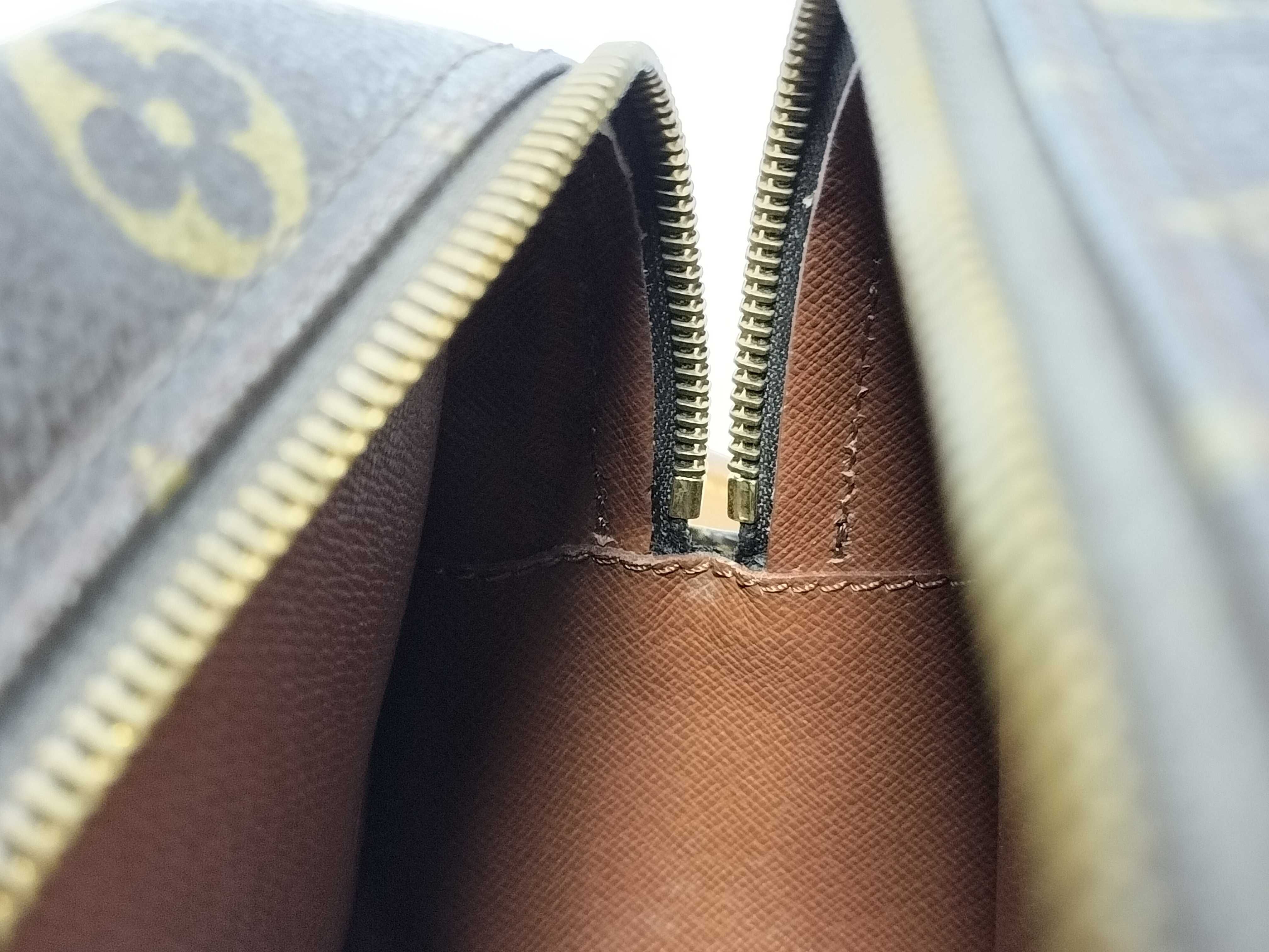 Monogram Louis Vuitton Monogram M51221 Blois Shoulder Bag (VO8163) Shoulder Bag — view 10